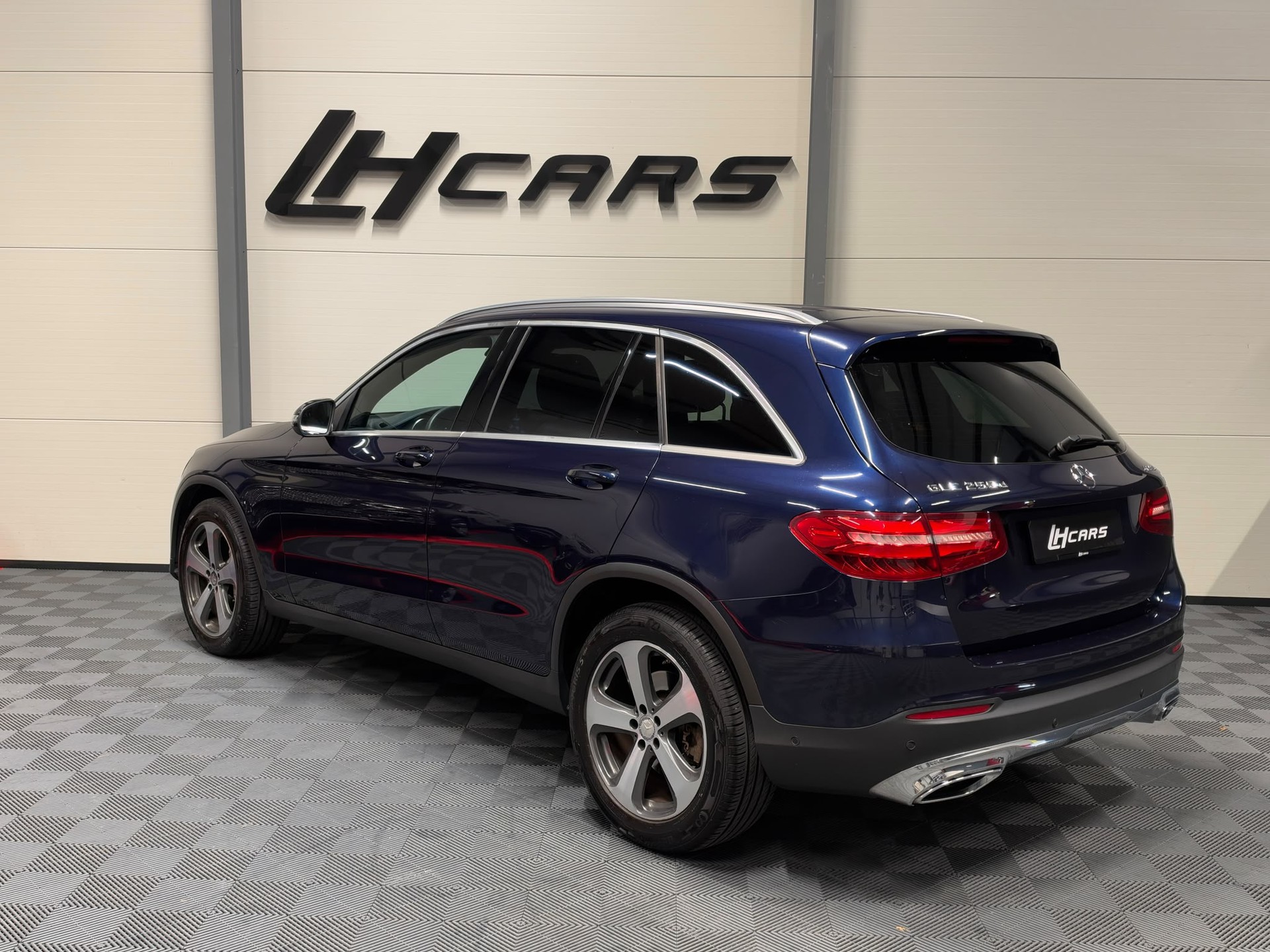 MERCEDES-BENZ GLC 250 d Exclusive 4m-image-2