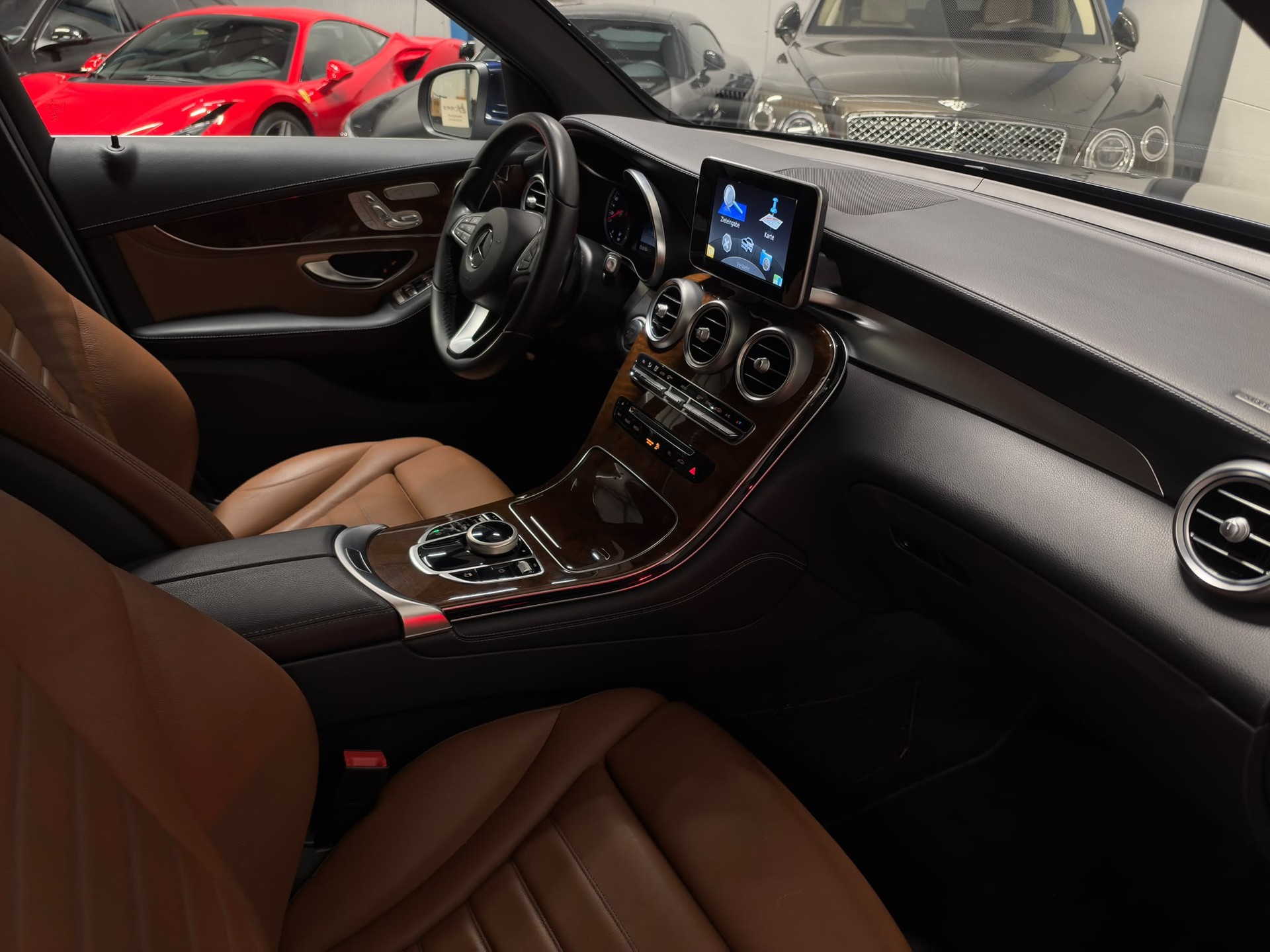 MERCEDES-BENZ GLC 250 d Exclusive 4m-image-9