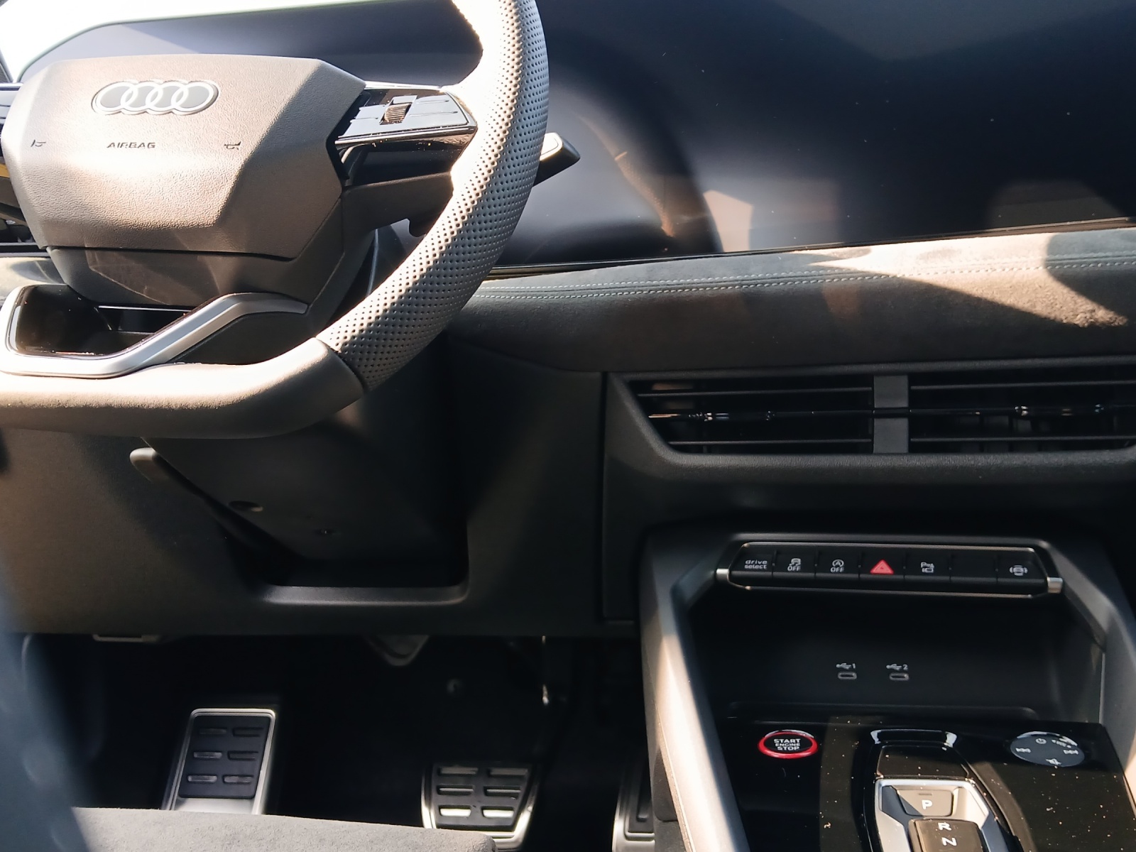 AUDI S3 Sportback TFSI quattro S-tronic-image-8