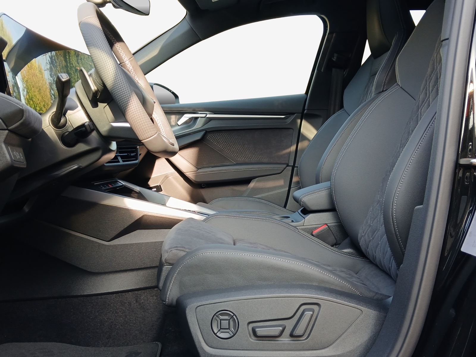 AUDI S3 Sportback TFSI quattro S-tronic-image-7