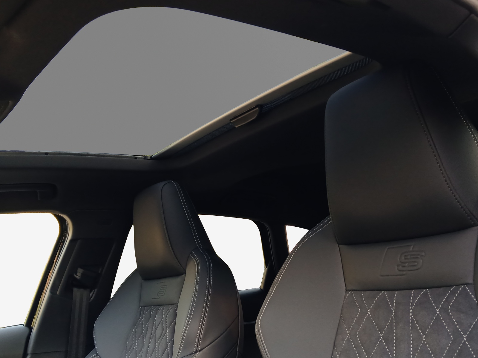 AUDI S3 Sportback TFSI quattro S-tronic-image-14