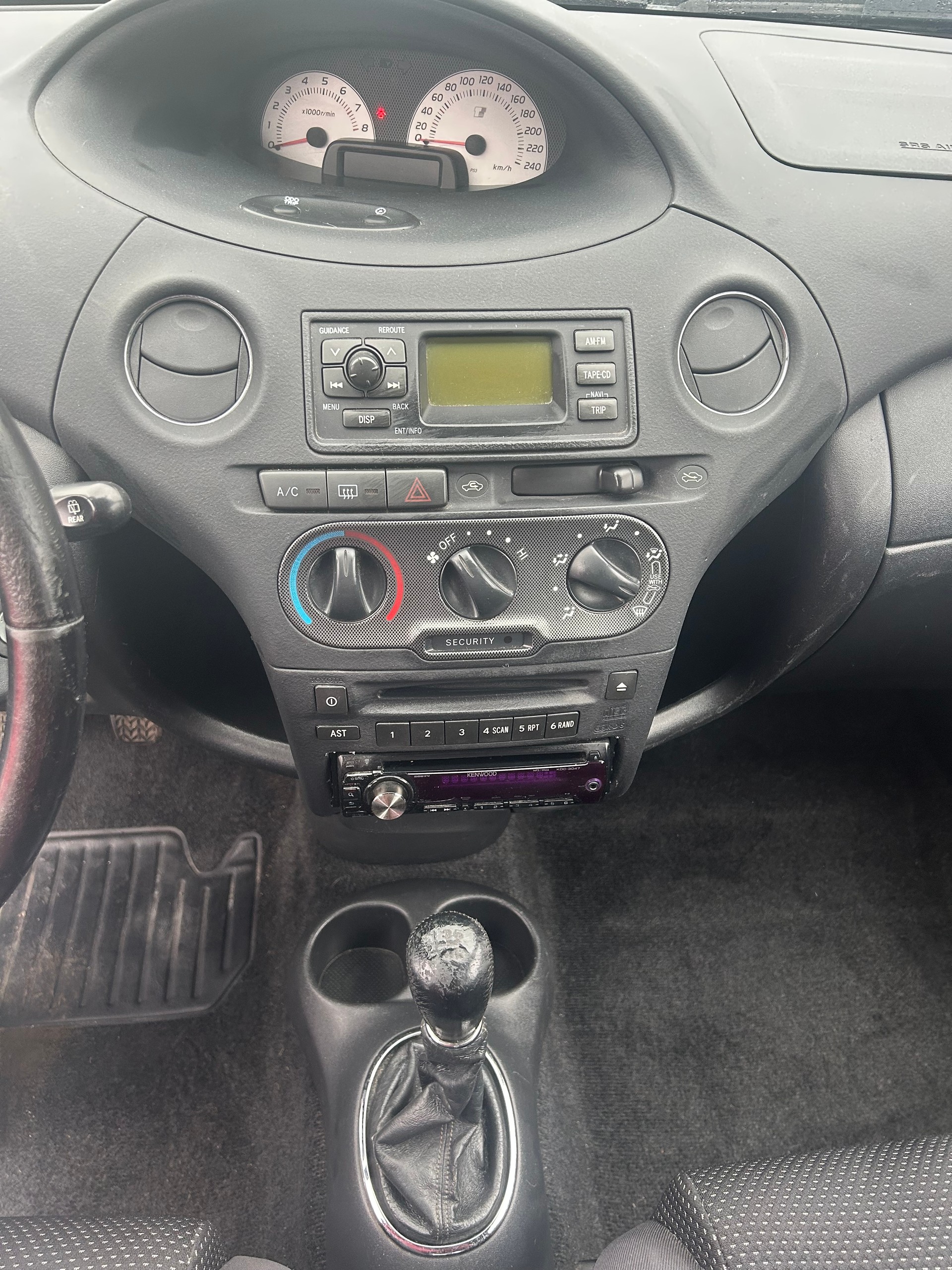 TOYOTA Yaris 1.5 TS mit MFK-image-10