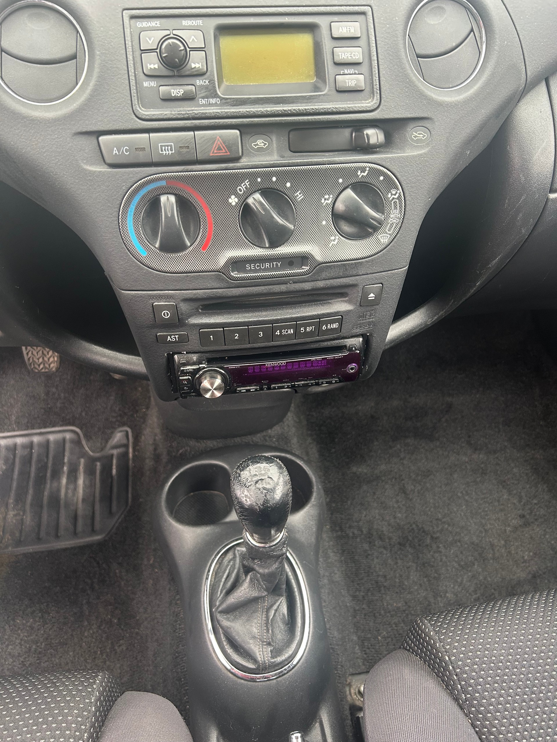 TOYOTA Yaris 1.5 TS mit MFK-image-9