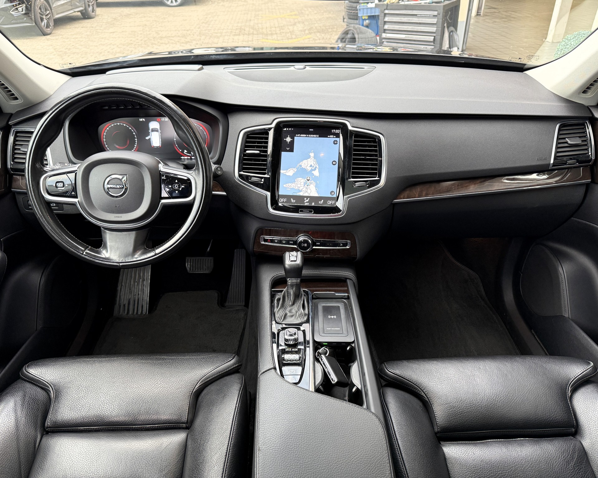 VOLVO XC90 D5 AWD Inscription Geartronic-image-11