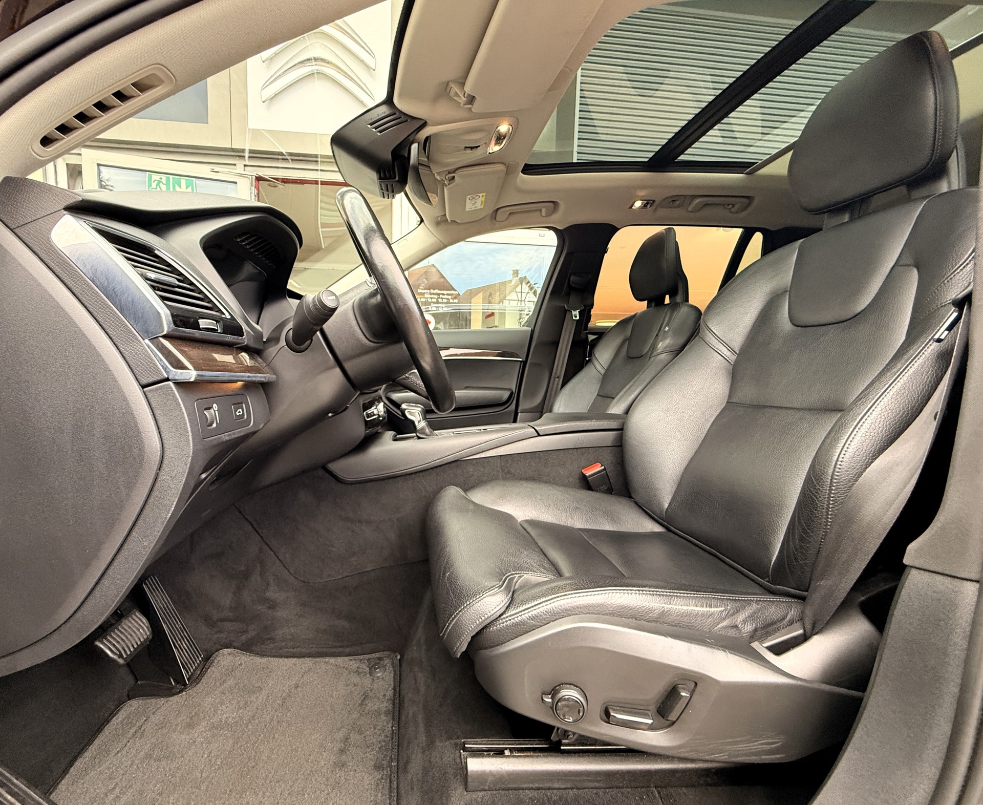 VOLVO XC90 D5 AWD Inscription Geartronic-image-15