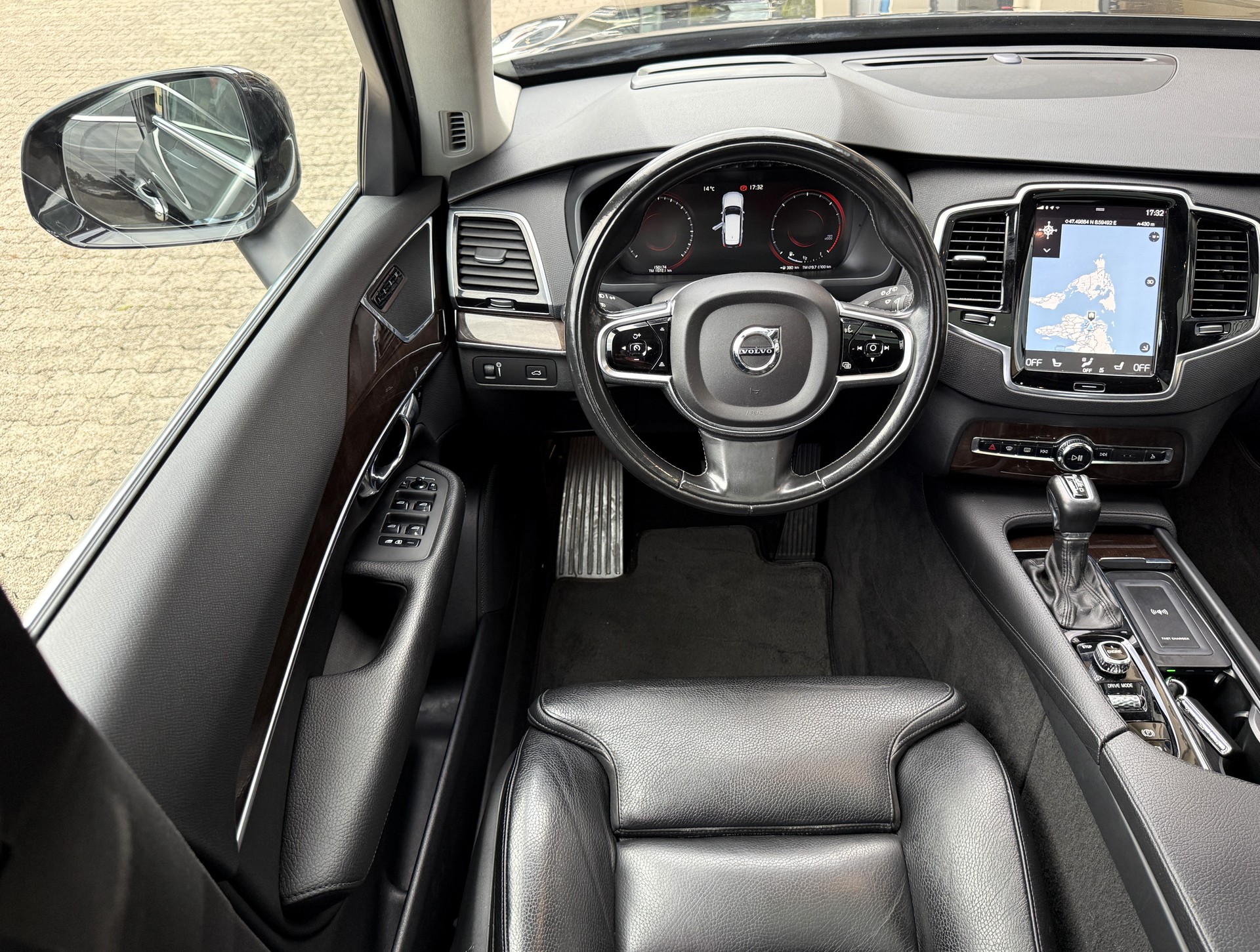 VOLVO XC90 D5 AWD Inscription Geartronic-image-12