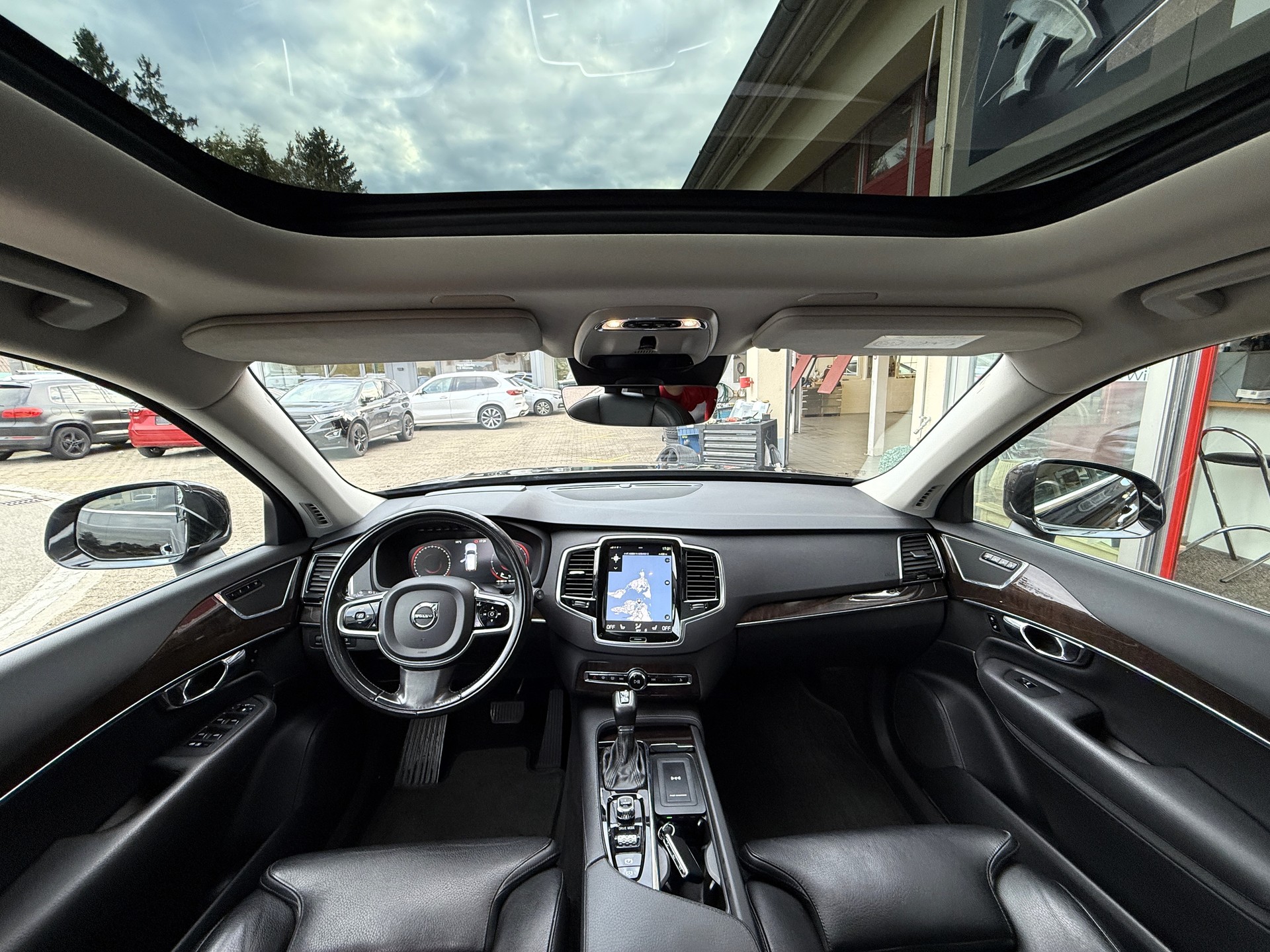 VOLVO XC90 D5 AWD Inscription Geartronic-image-10