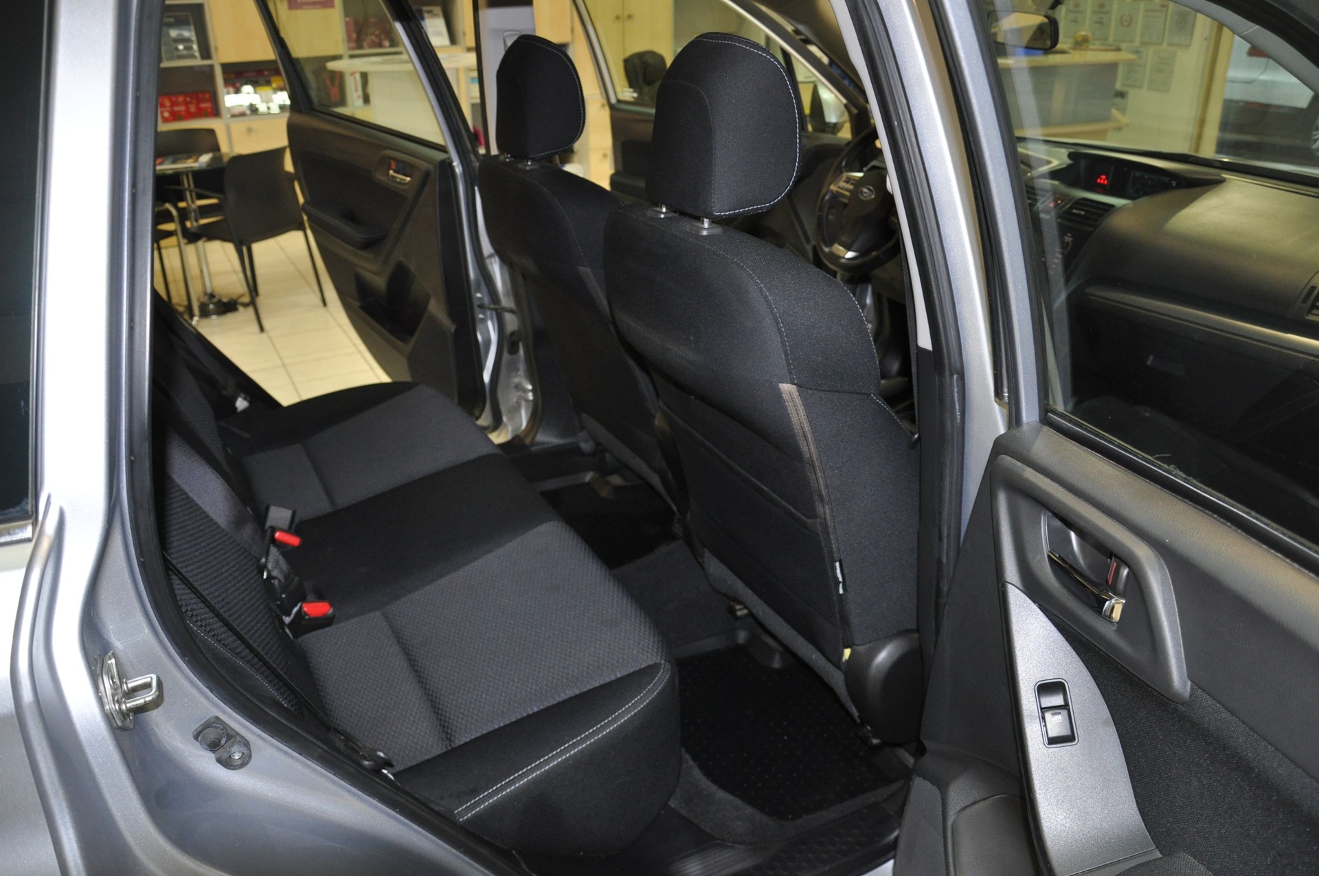 SUBARU Forester 2.0i Swiss-image-10