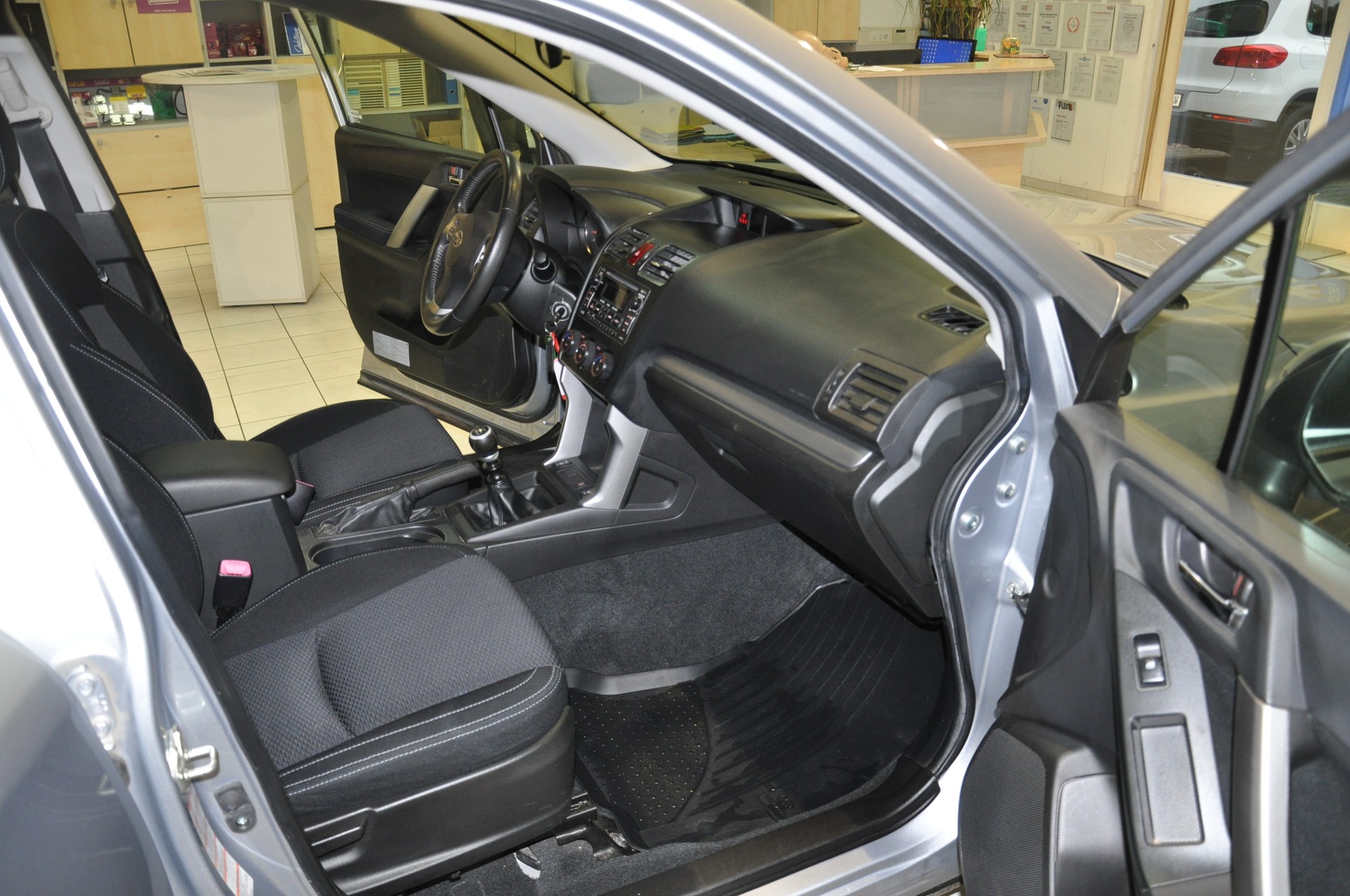 SUBARU Forester 2.0i Swiss-image-9