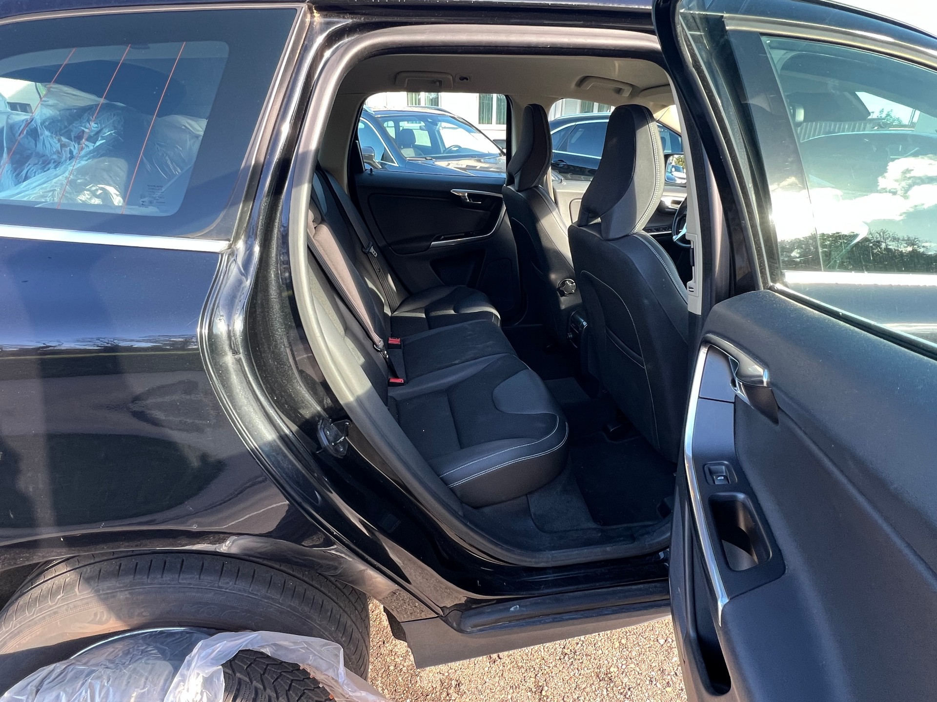 VOLVO XC60 D4 AWD Momentum Geartronic-image-9