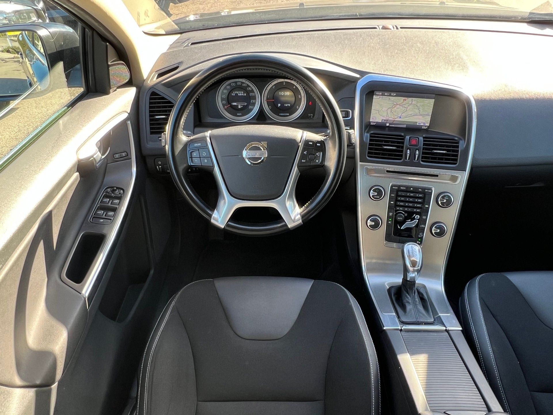 VOLVO XC60 D4 AWD Momentum Geartronic-image-11