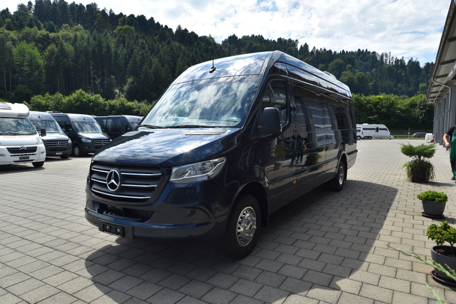 MERCEDES-BENZ 519 VIP Midibus 21 Plätze-image-3