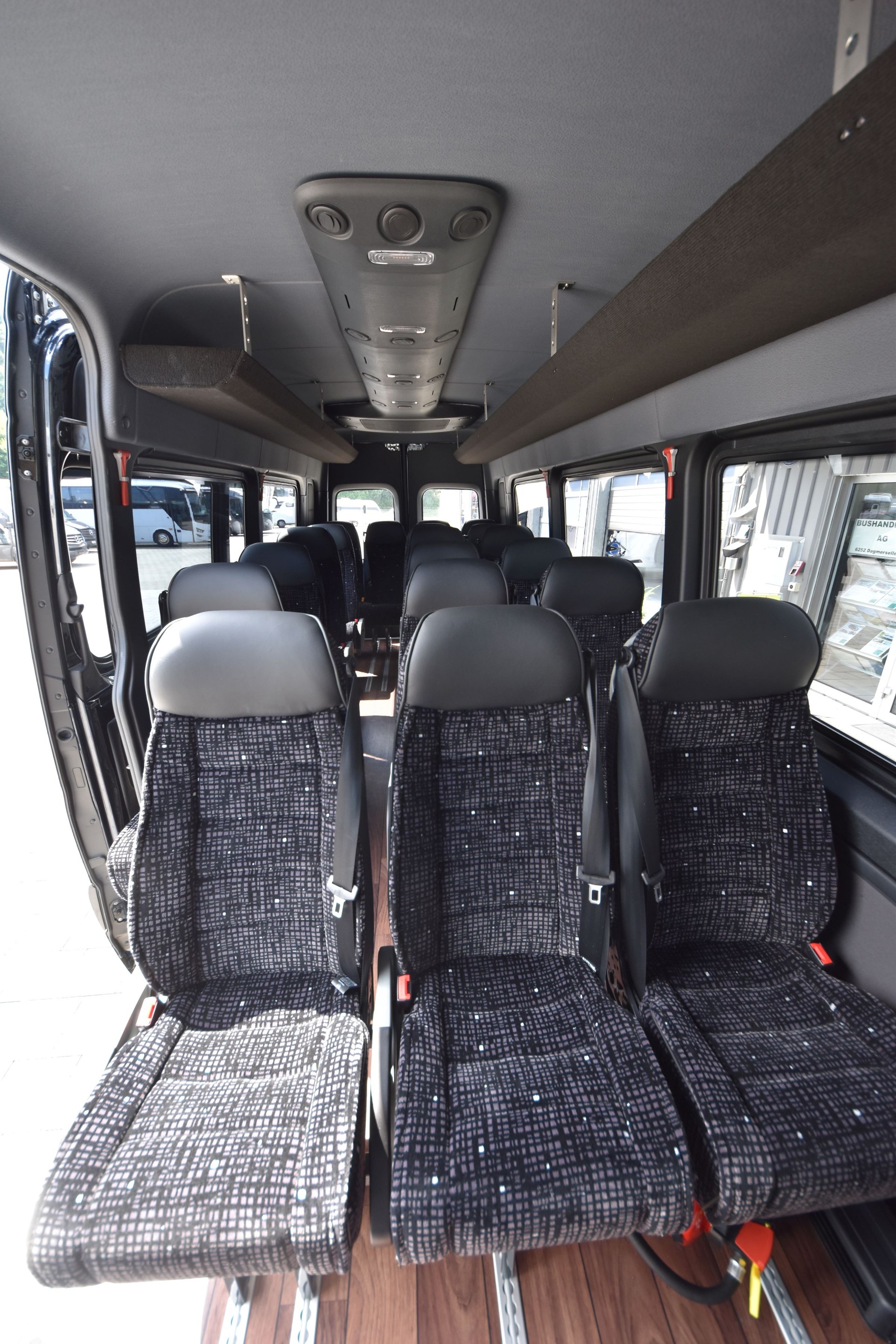 MERCEDES-BENZ 519 VIP Midibus 21 Plätze-image-9