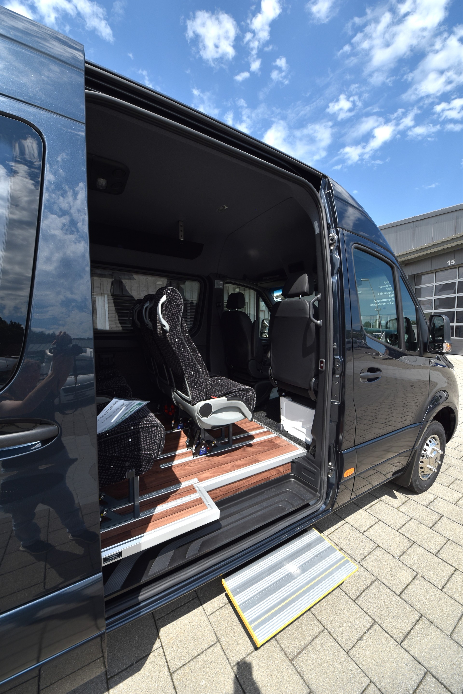 MERCEDES-BENZ 519 VIP Midibus 21 Plätze-image-4
