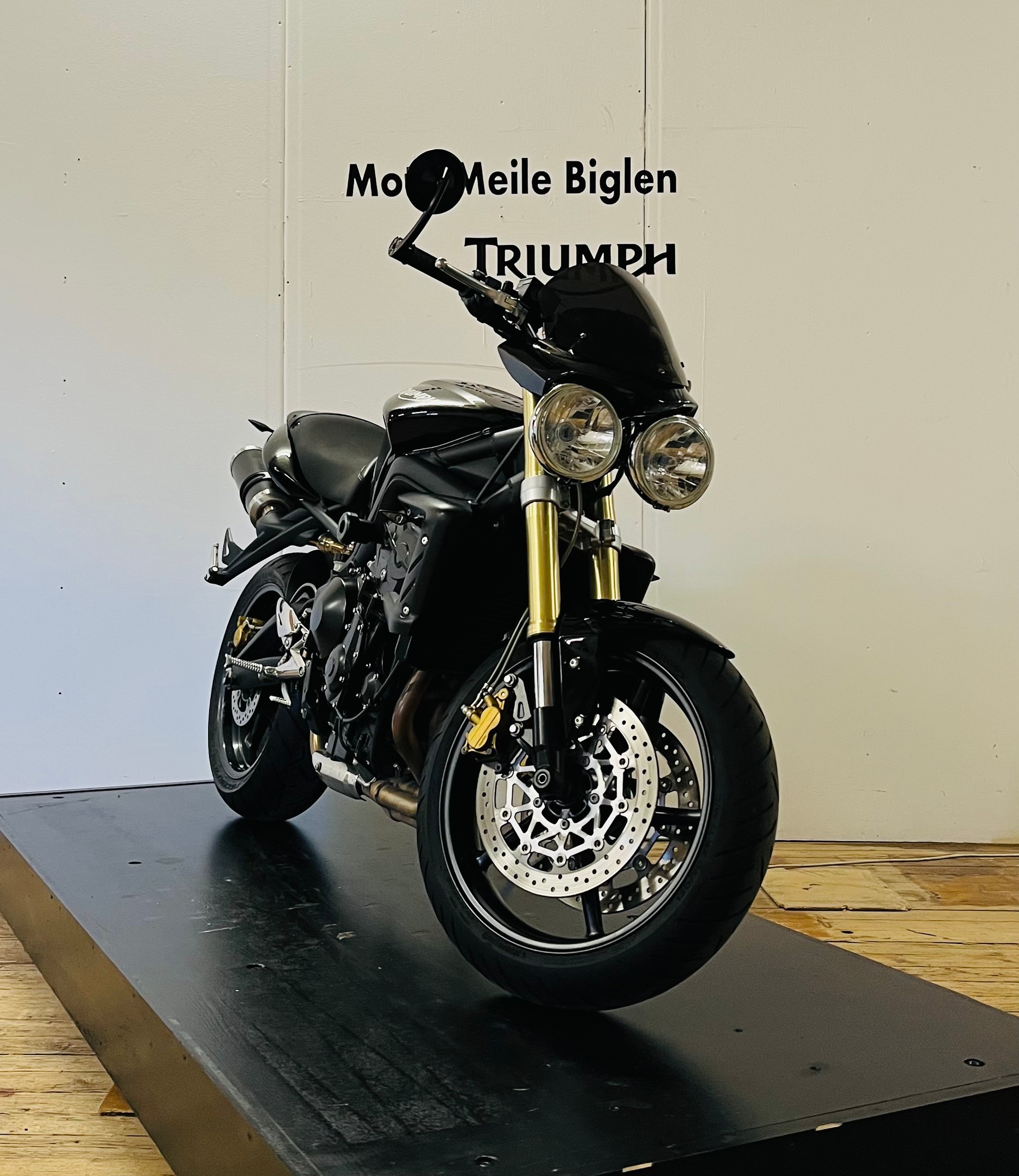 TRIUMPH Street Triple 675