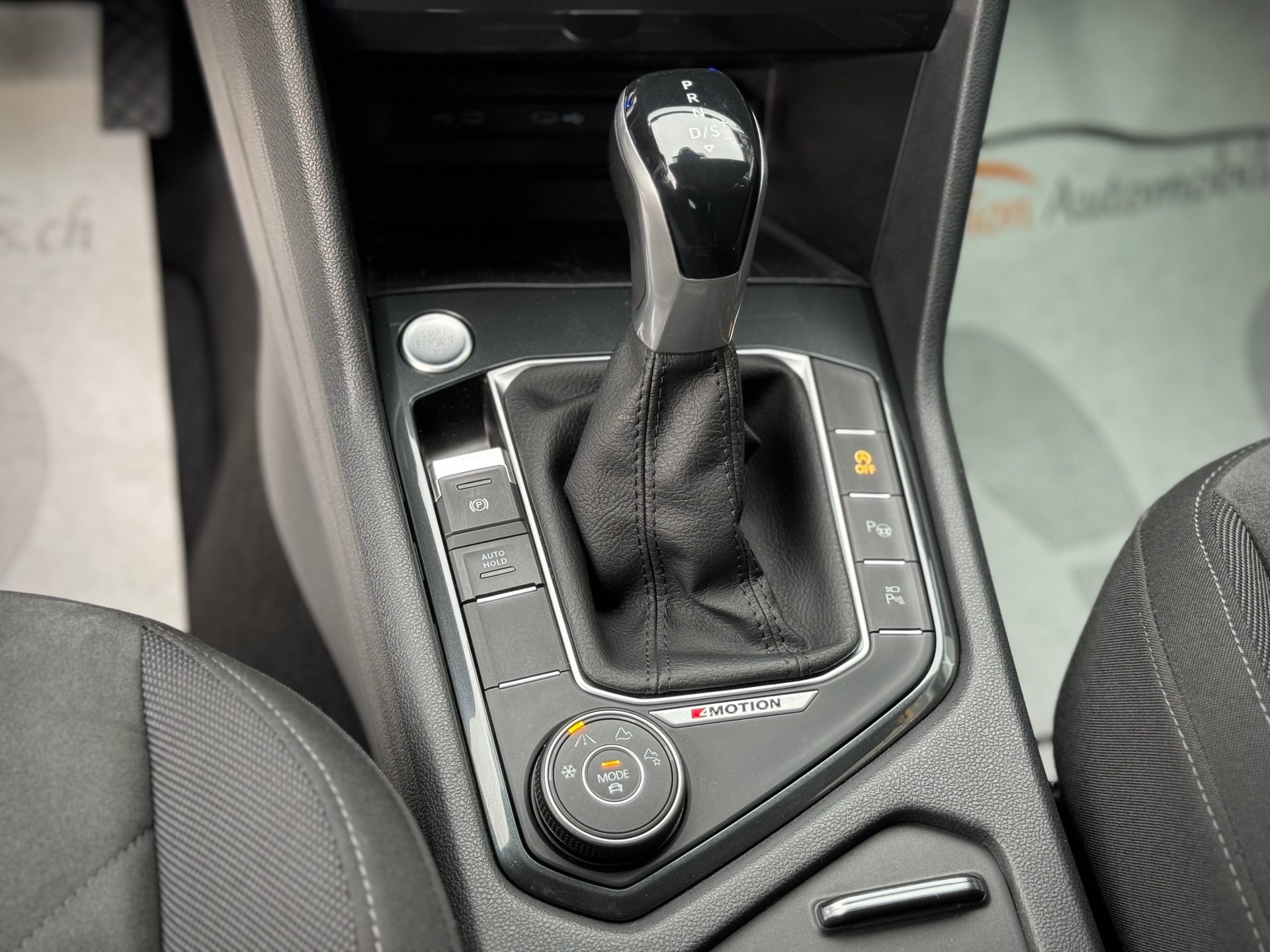 VW Tiguan 2.0 TDI SCR Elegance 4Motion DSG - Véhicule Suisse (CH)-image-12