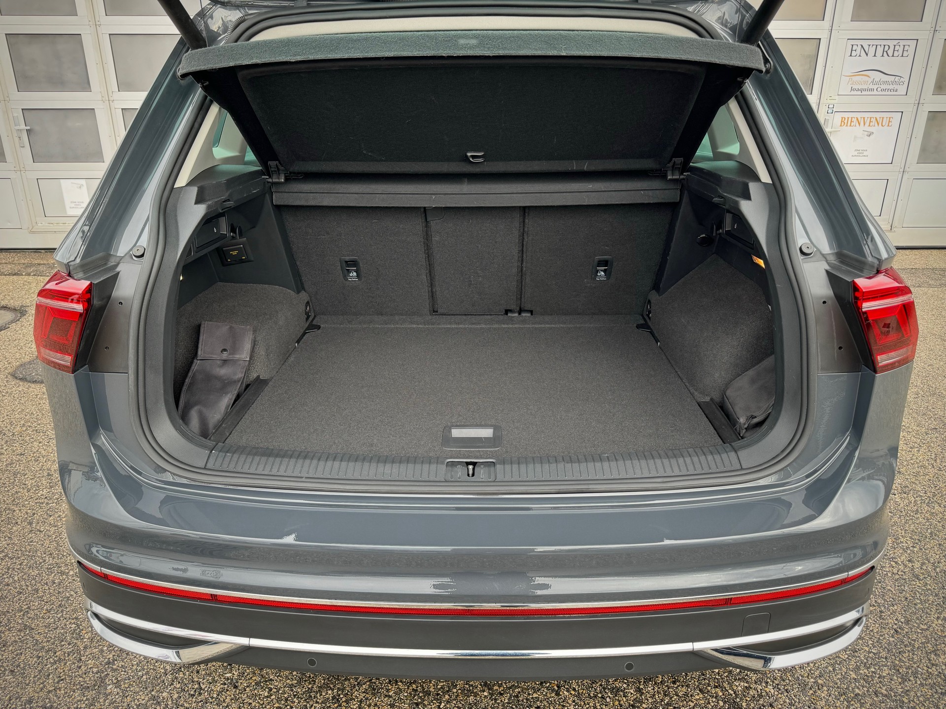 VW Tiguan 2.0 TDI SCR Elegance 4Motion DSG - Véhicule Suisse (CH)-image-13