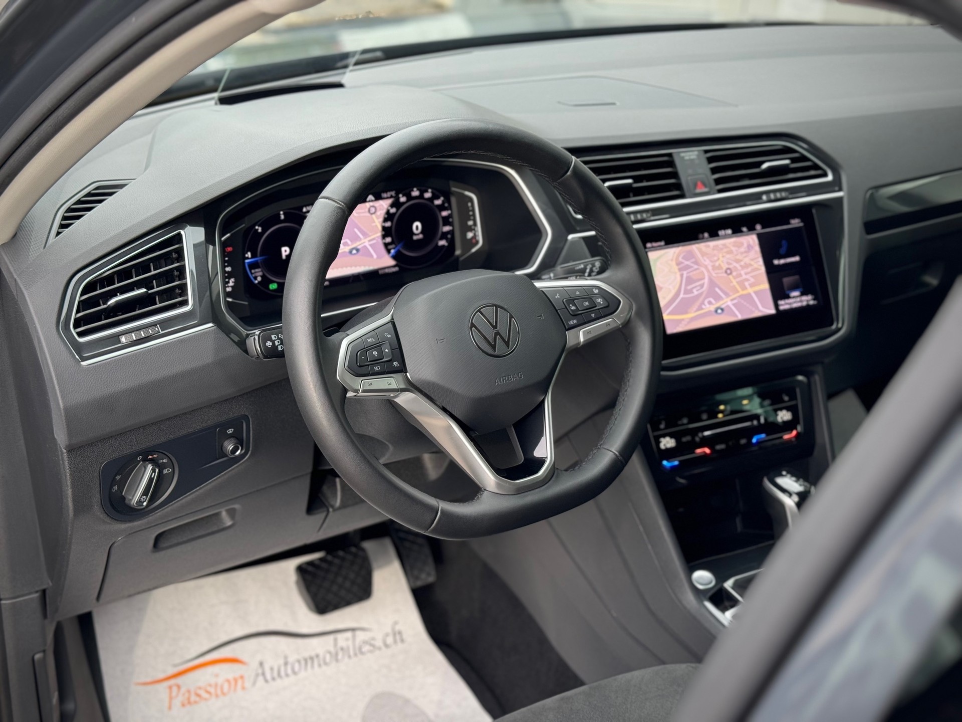 VW Tiguan 2.0 TDI SCR Elegance 4Motion DSG - Véhicule Suisse (CH)-image-3