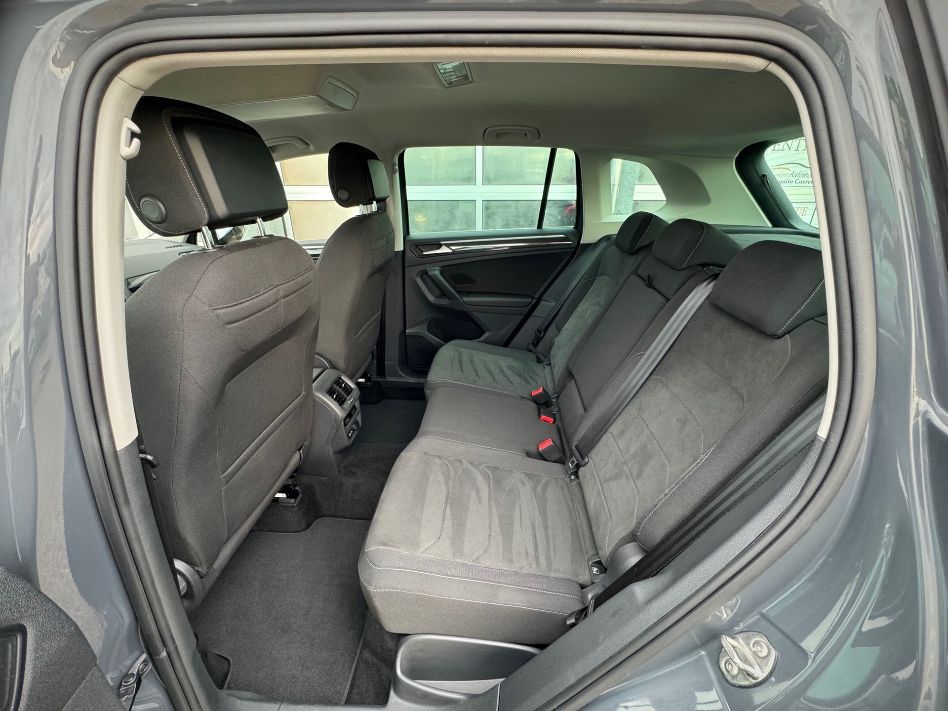 VW Tiguan 2.0 TDI SCR Elegance 4Motion DSG - Véhicule Suisse (CH)-image-5