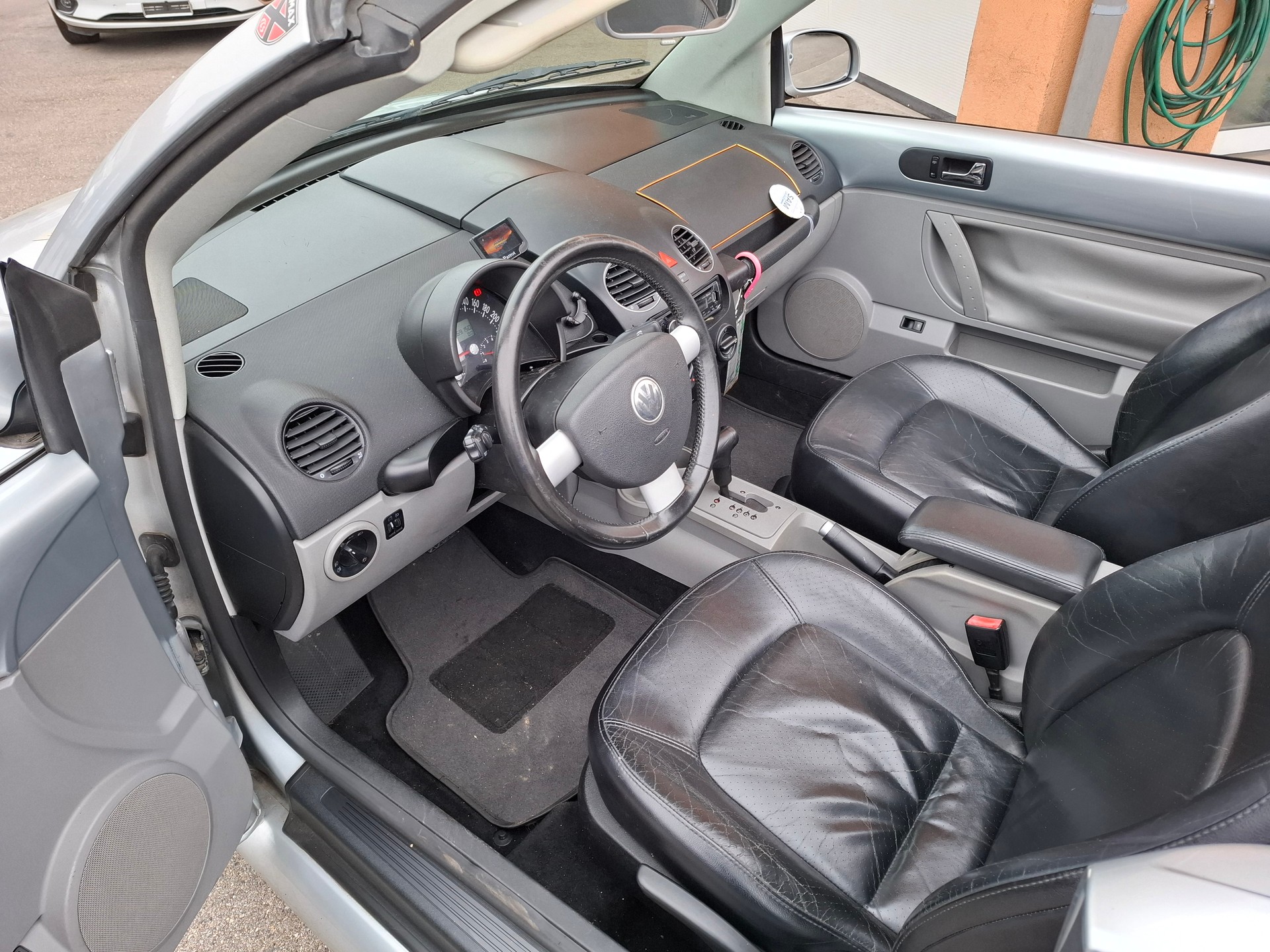 VW New Beetle Cabrio 2.0-image-7