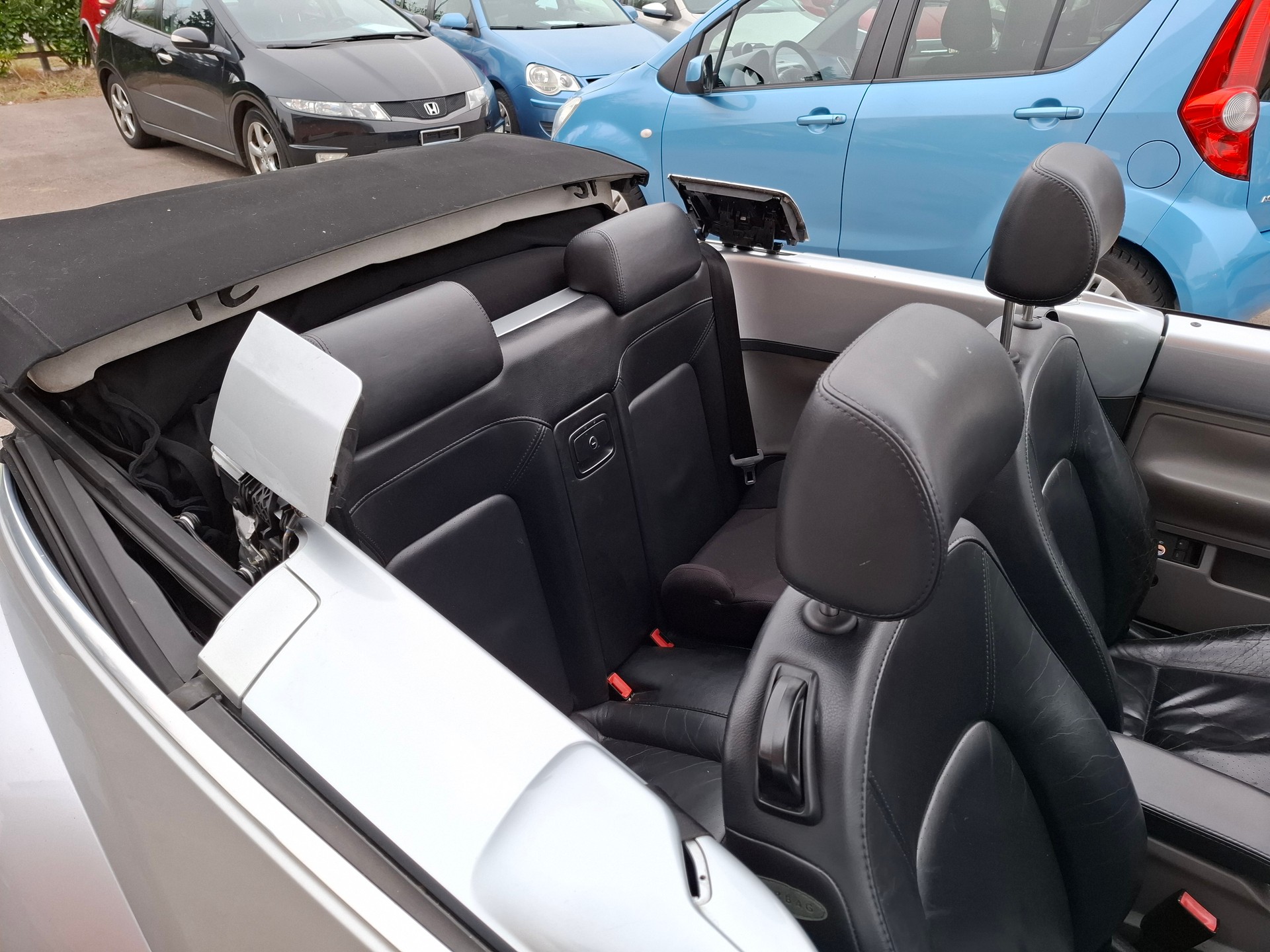 VW New Beetle Cabrio 2.0-image-8