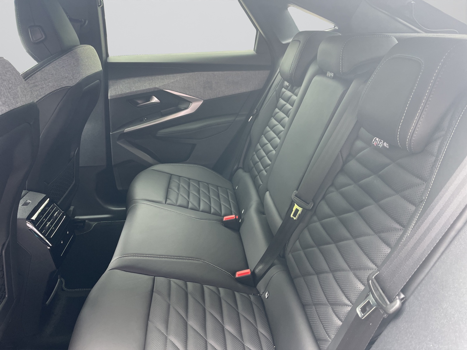 PEUGEOT 3008 NEW 73kWh GT-image-8