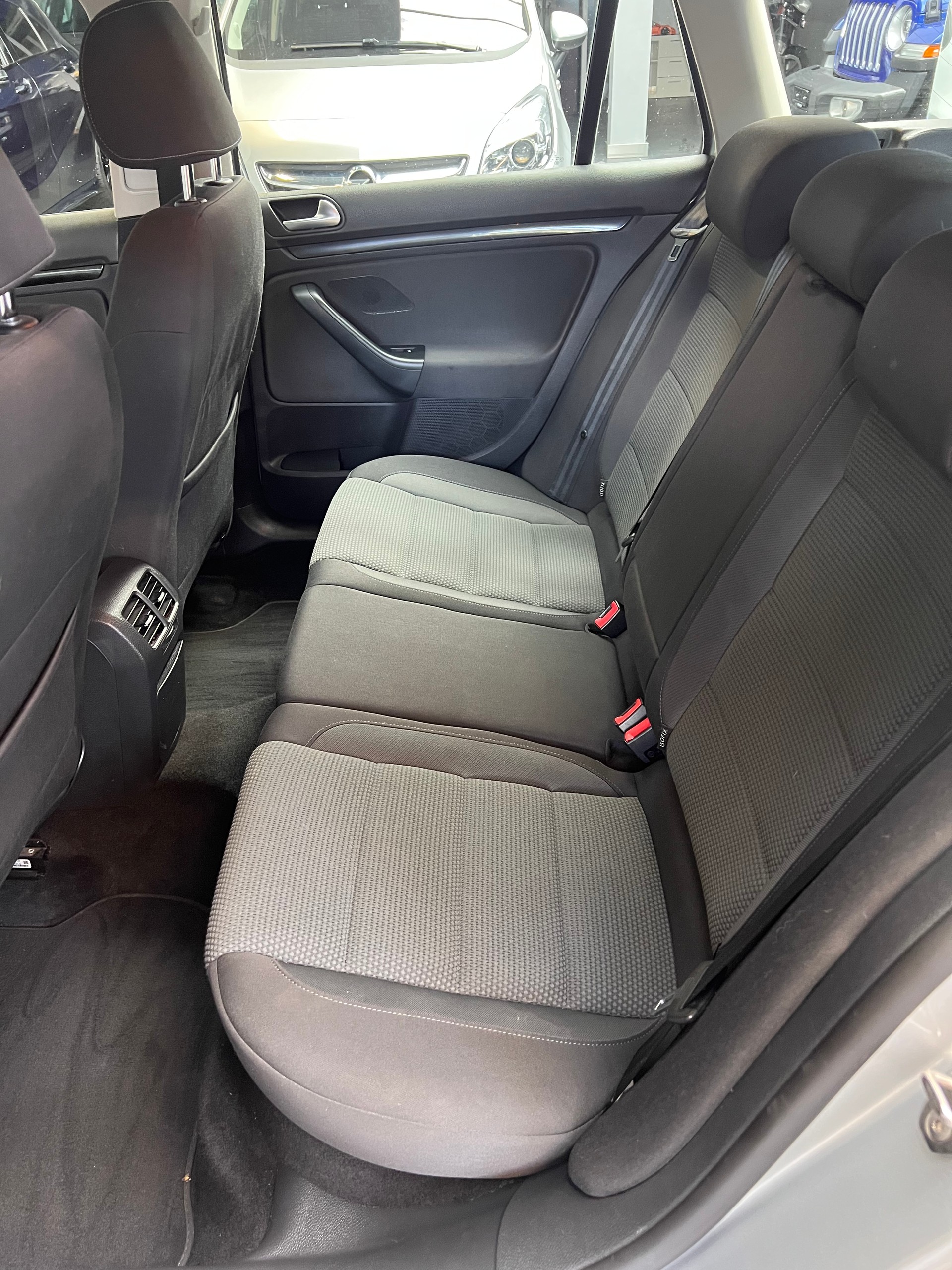 VW Golf Variant 1.6 TDI Value 4Motion-image-8
