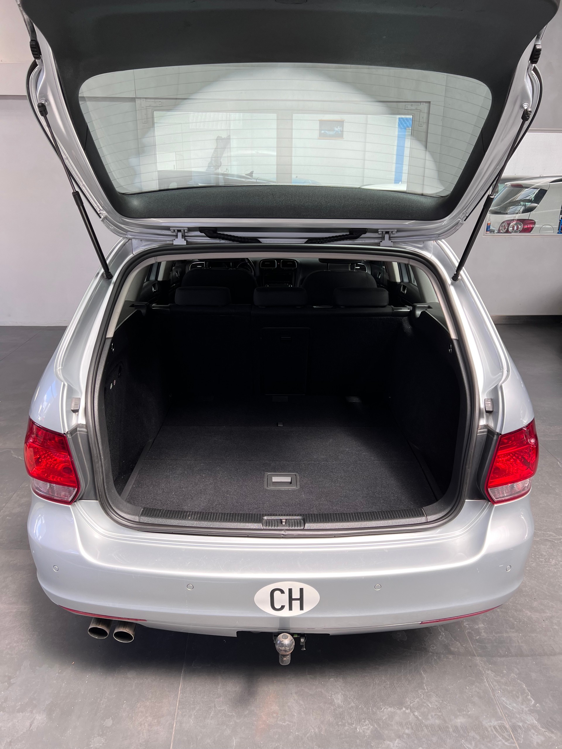 VW Golf Variant 1.6 TDI Value 4Motion-image-9