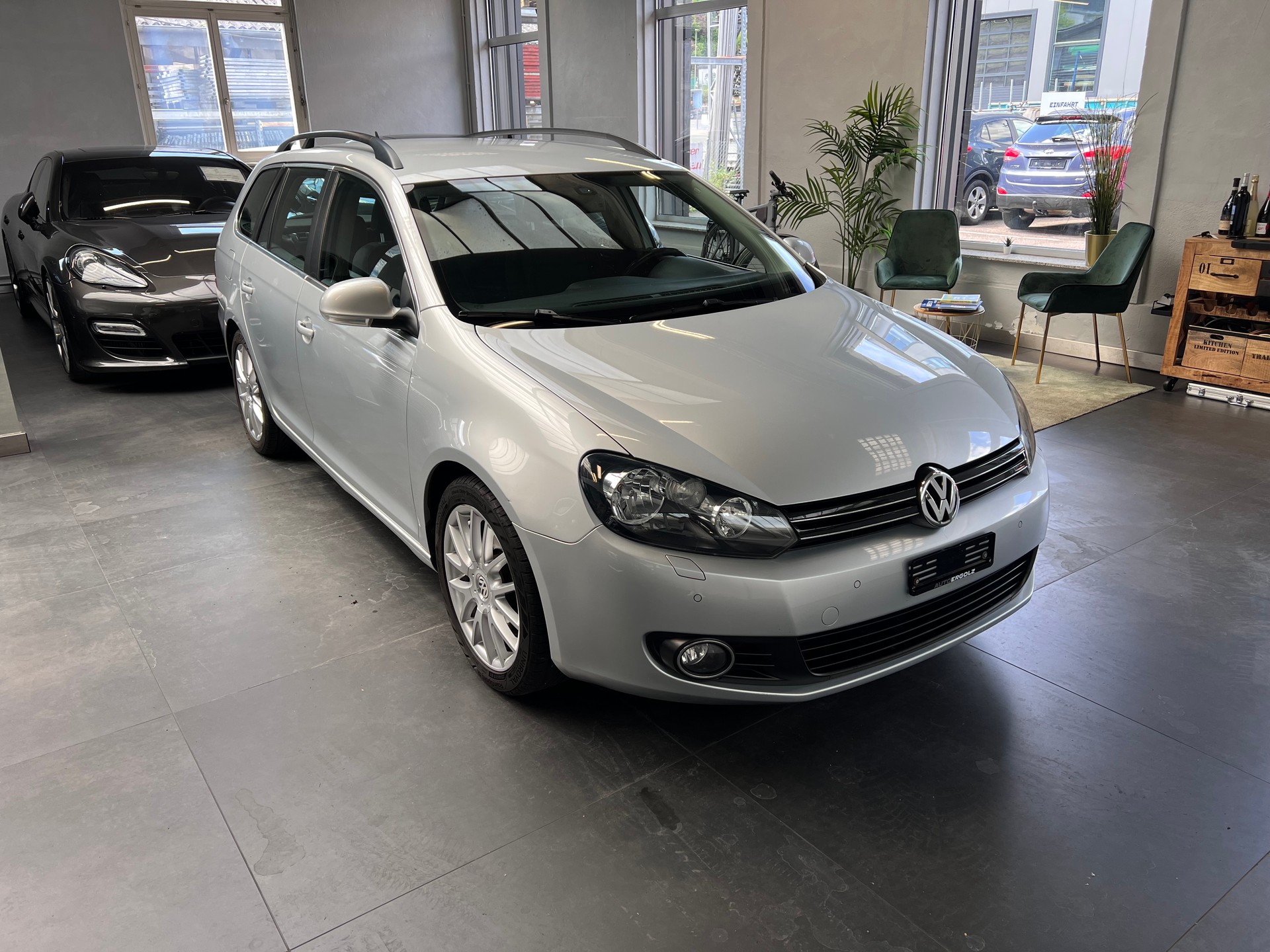 VW Golf Variant 1.6 TDI Value 4Motion-image-2