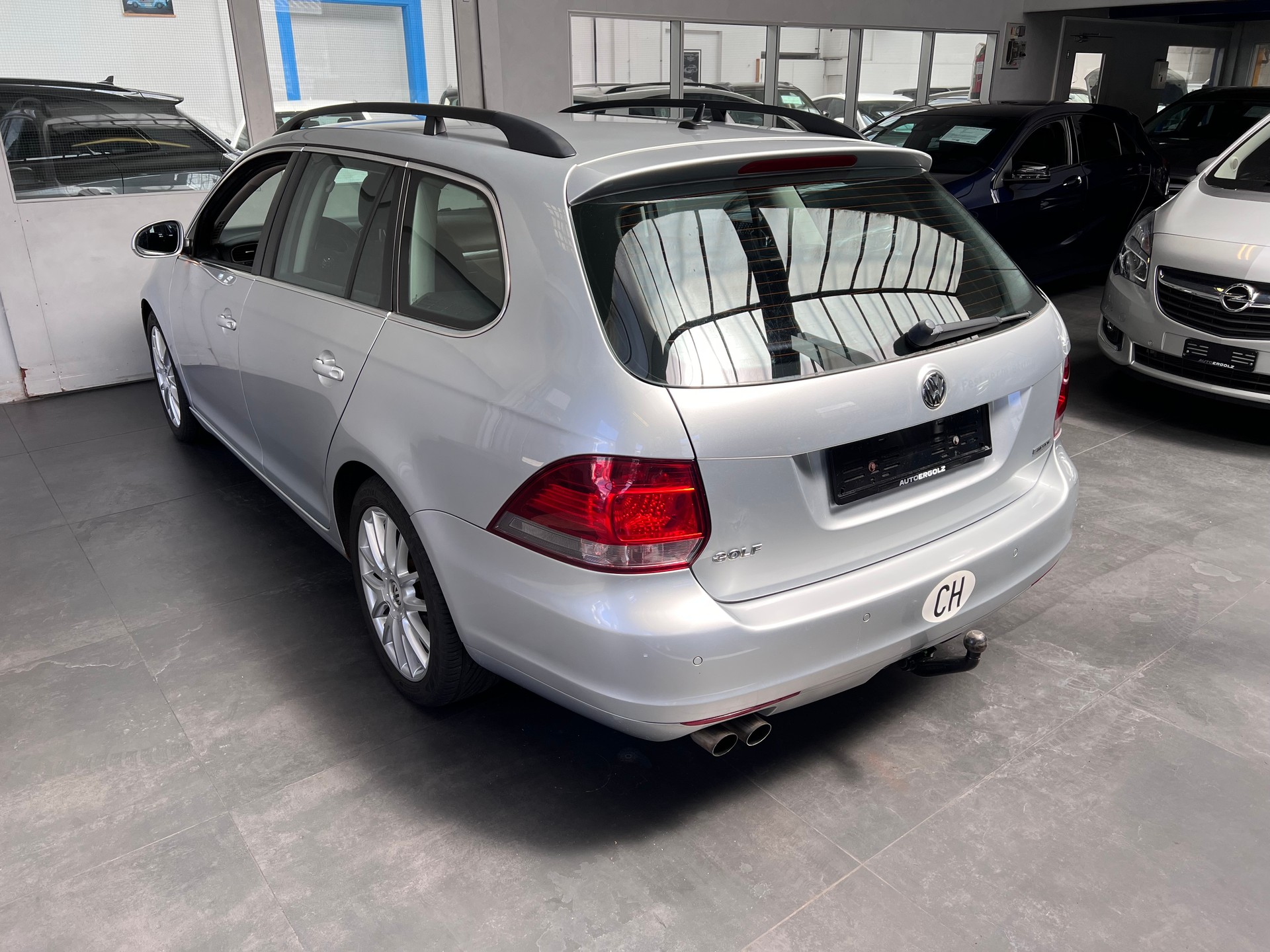 VW Golf Variant 1.6 TDI Value 4Motion-image-1