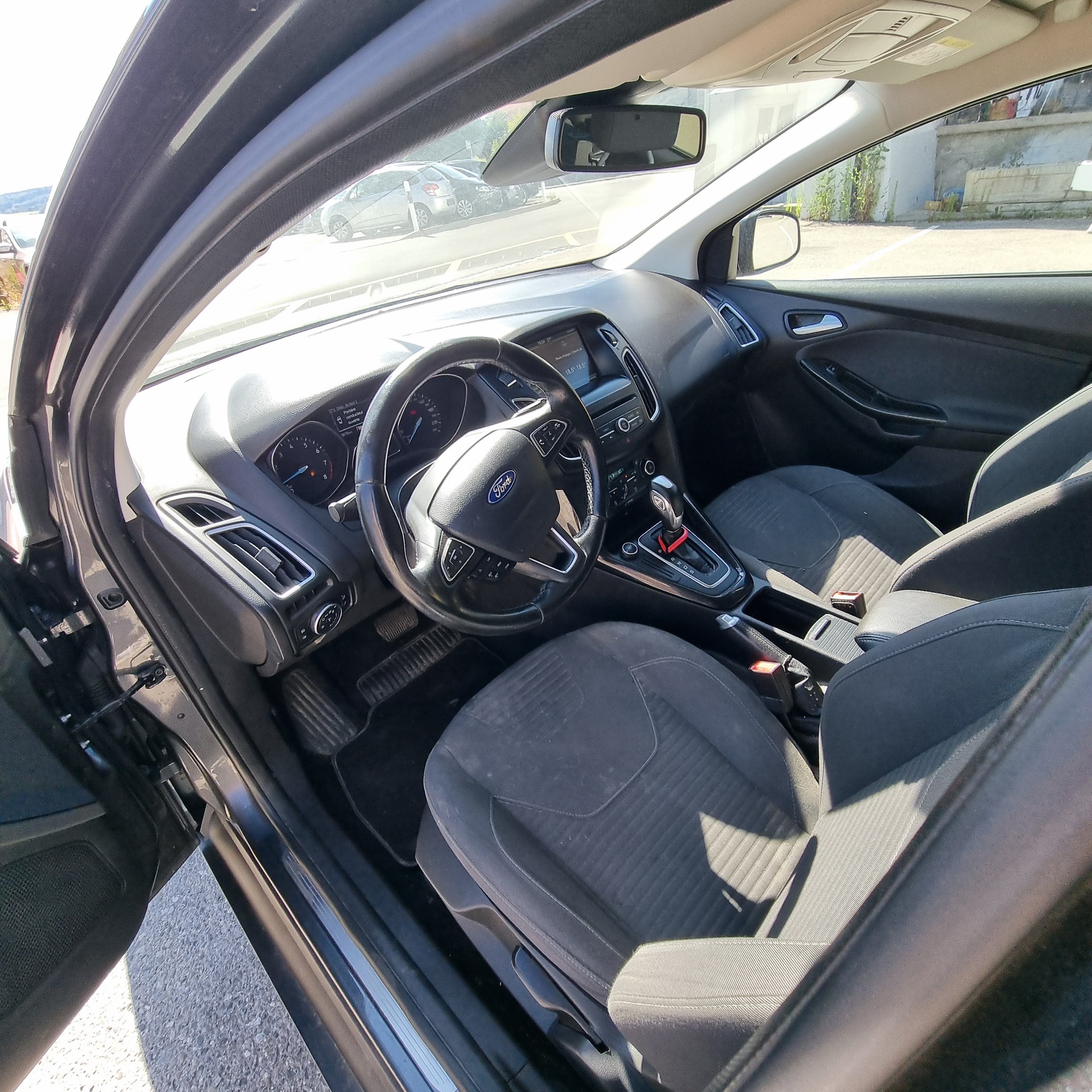 FORD Focus 1.6i VCT Trend PowerShift-image-7
