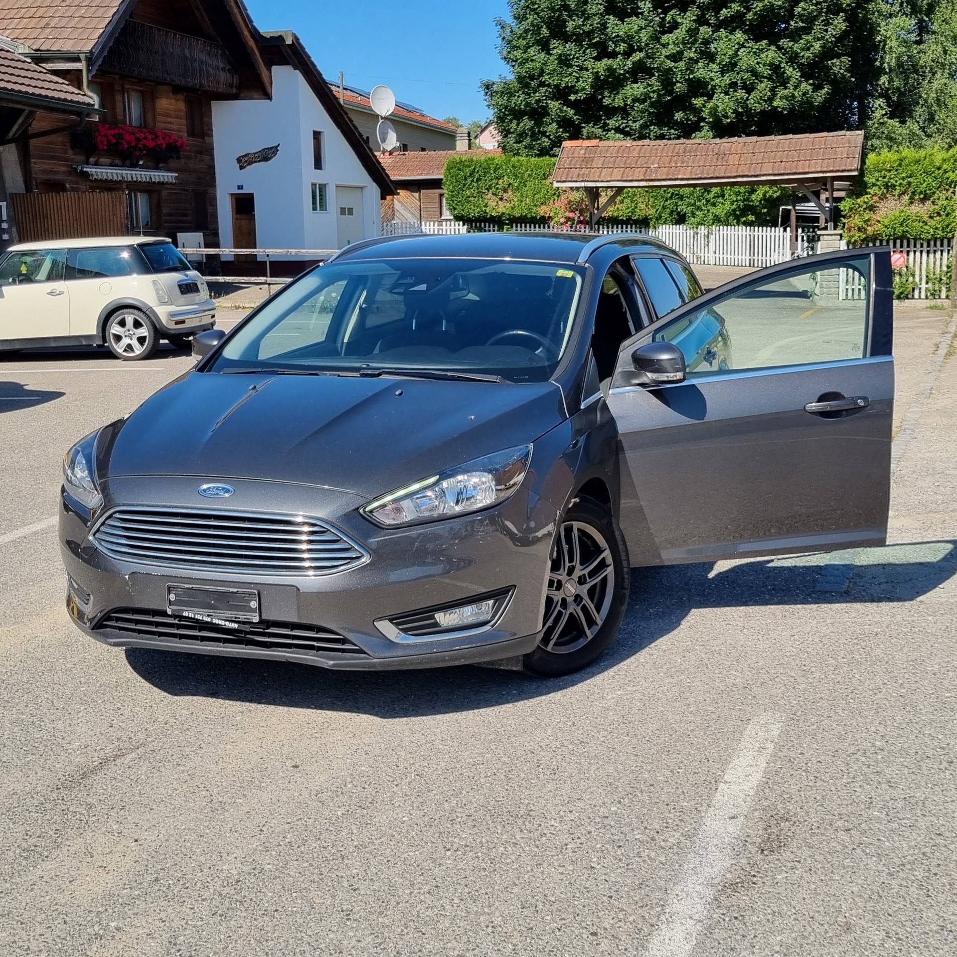 FORD Focus 1.6i VCT Trend PowerShift-image-0