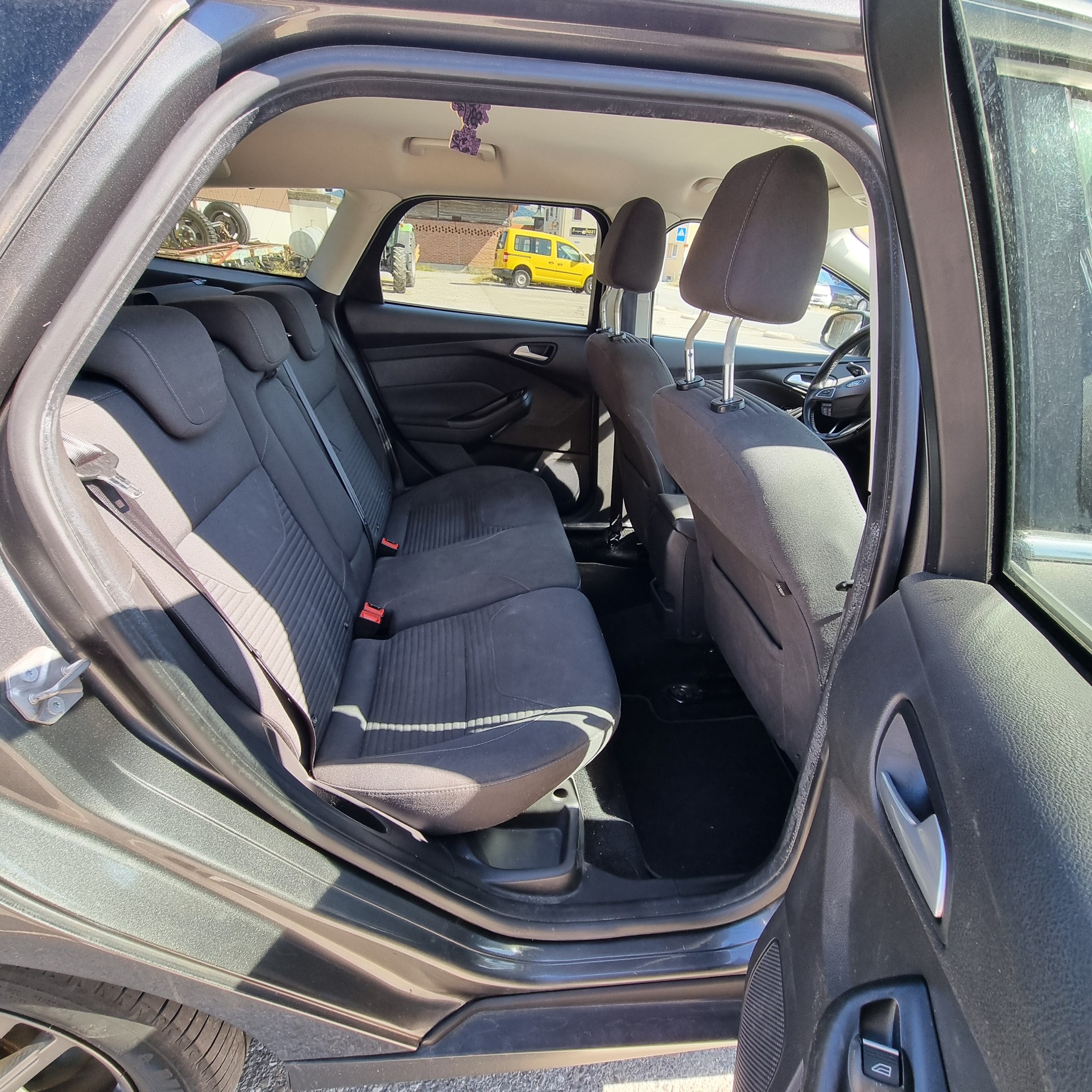 FORD Focus 1.6i VCT Trend PowerShift-image-5
