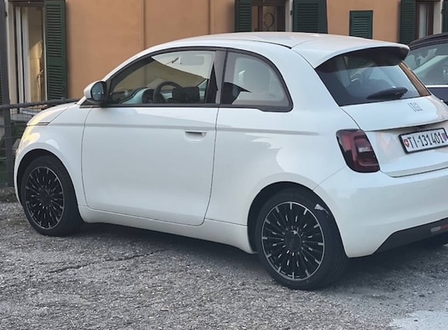 FIAT 500 electric 87 kW Icon-image-1