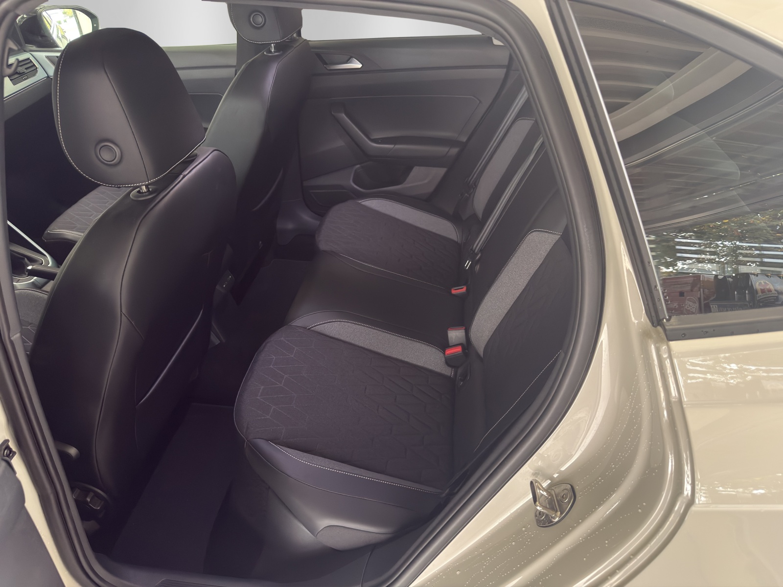 VW Taigo 1.0 TSI Life DSG-image-9