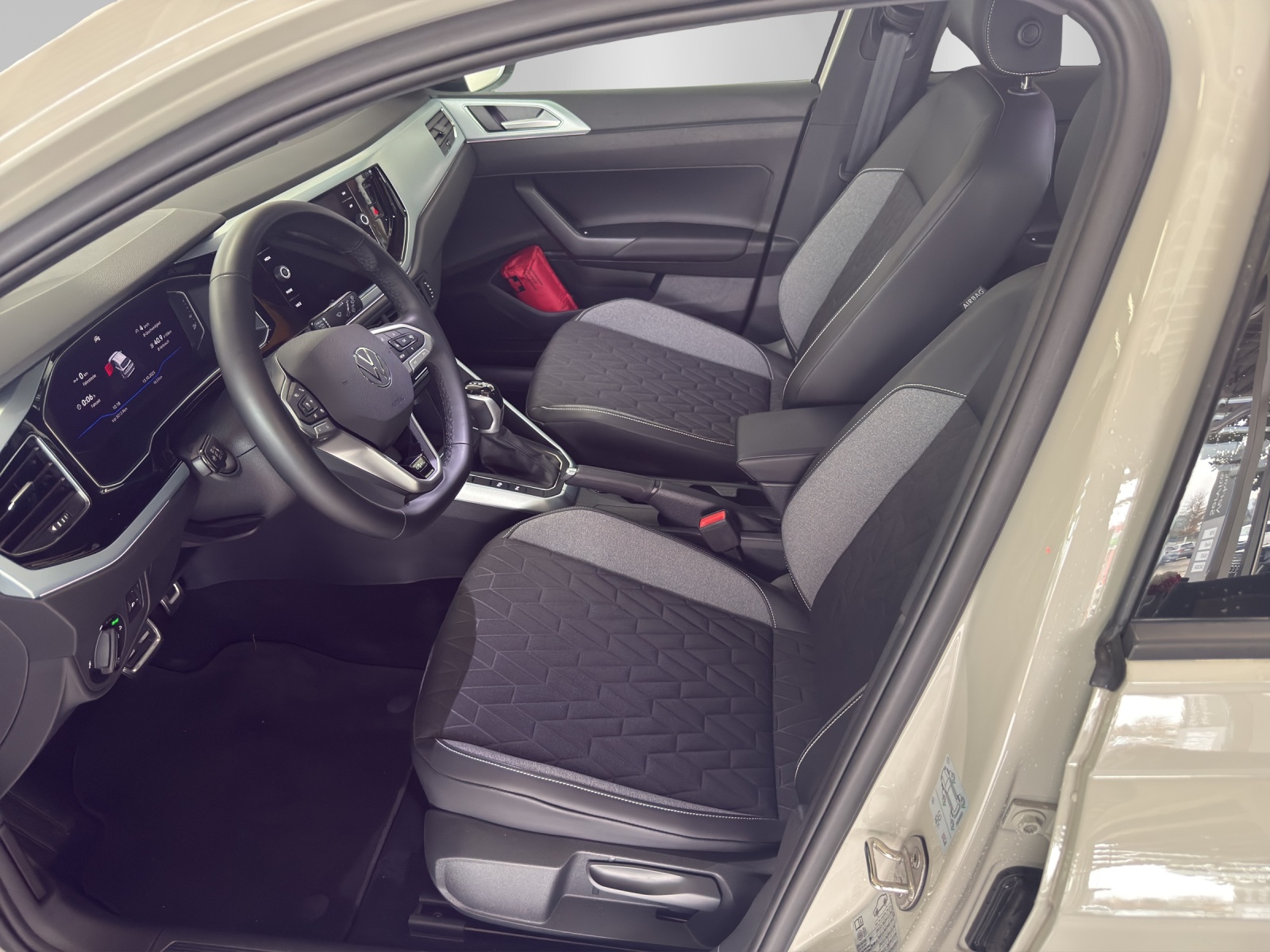 VW Taigo 1.0 TSI Life DSG-image-8