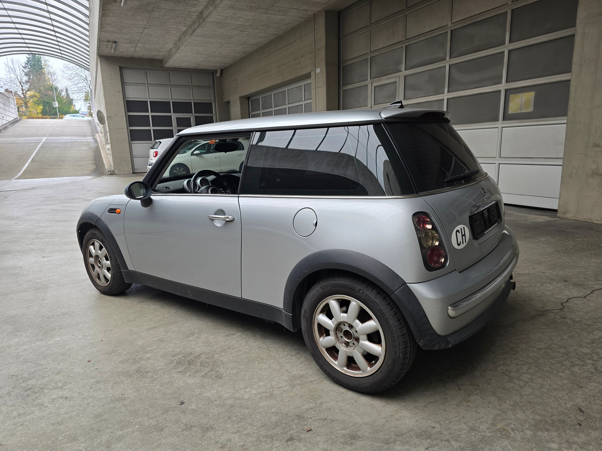 MINI One-image-2