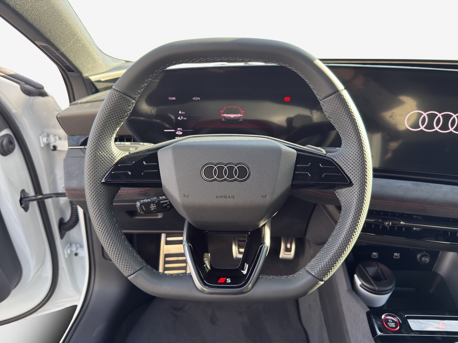 AUDI A6 Avant e-tron quattro-image-9