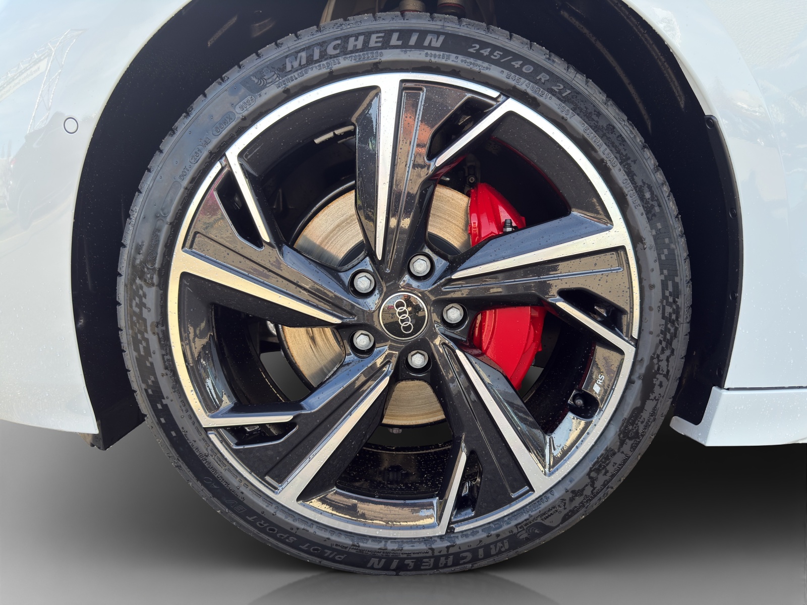 AUDI A6 Avant e-tron quattro-image-14