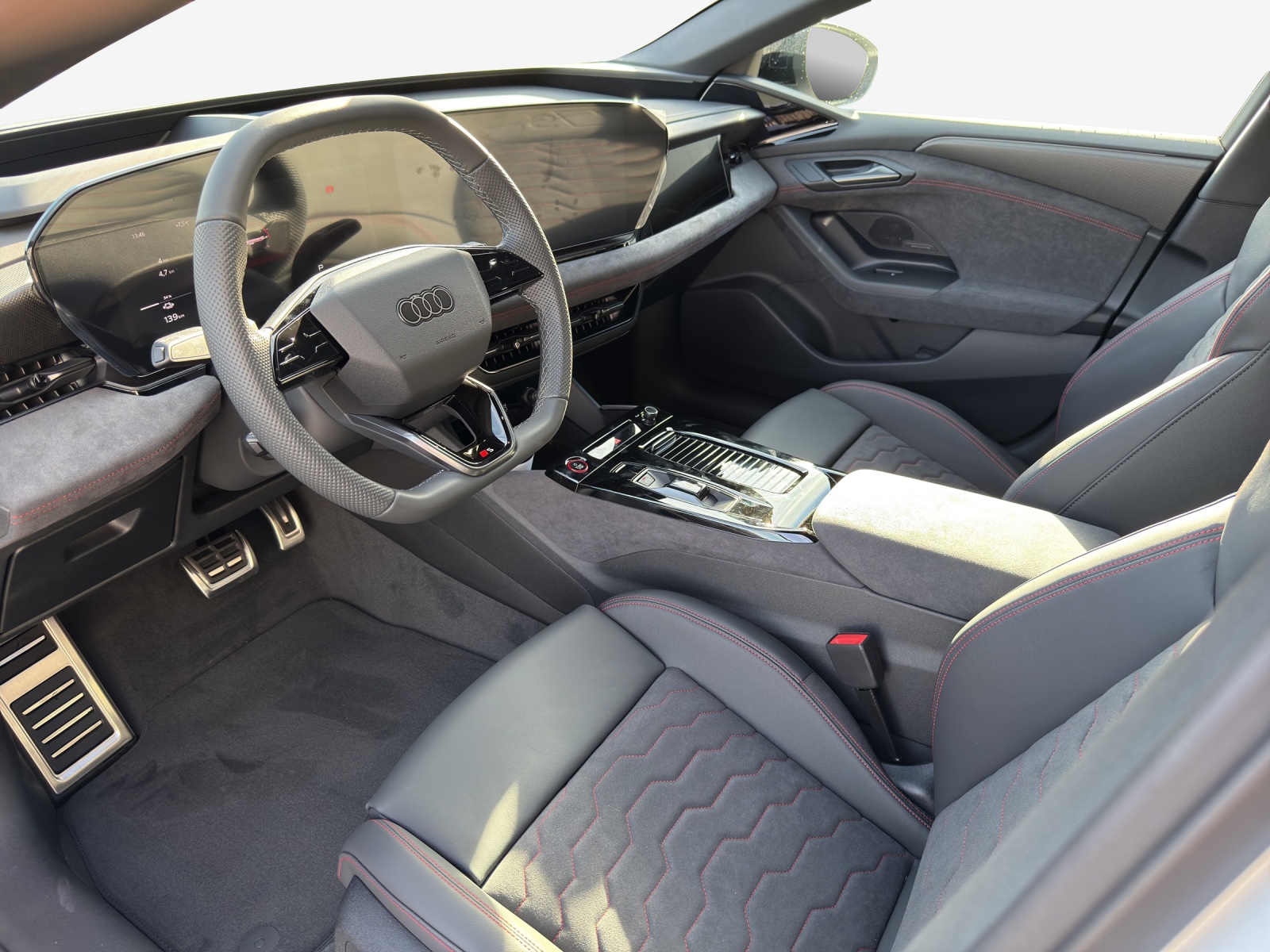 AUDI A6 Avant e-tron quattro-image-15