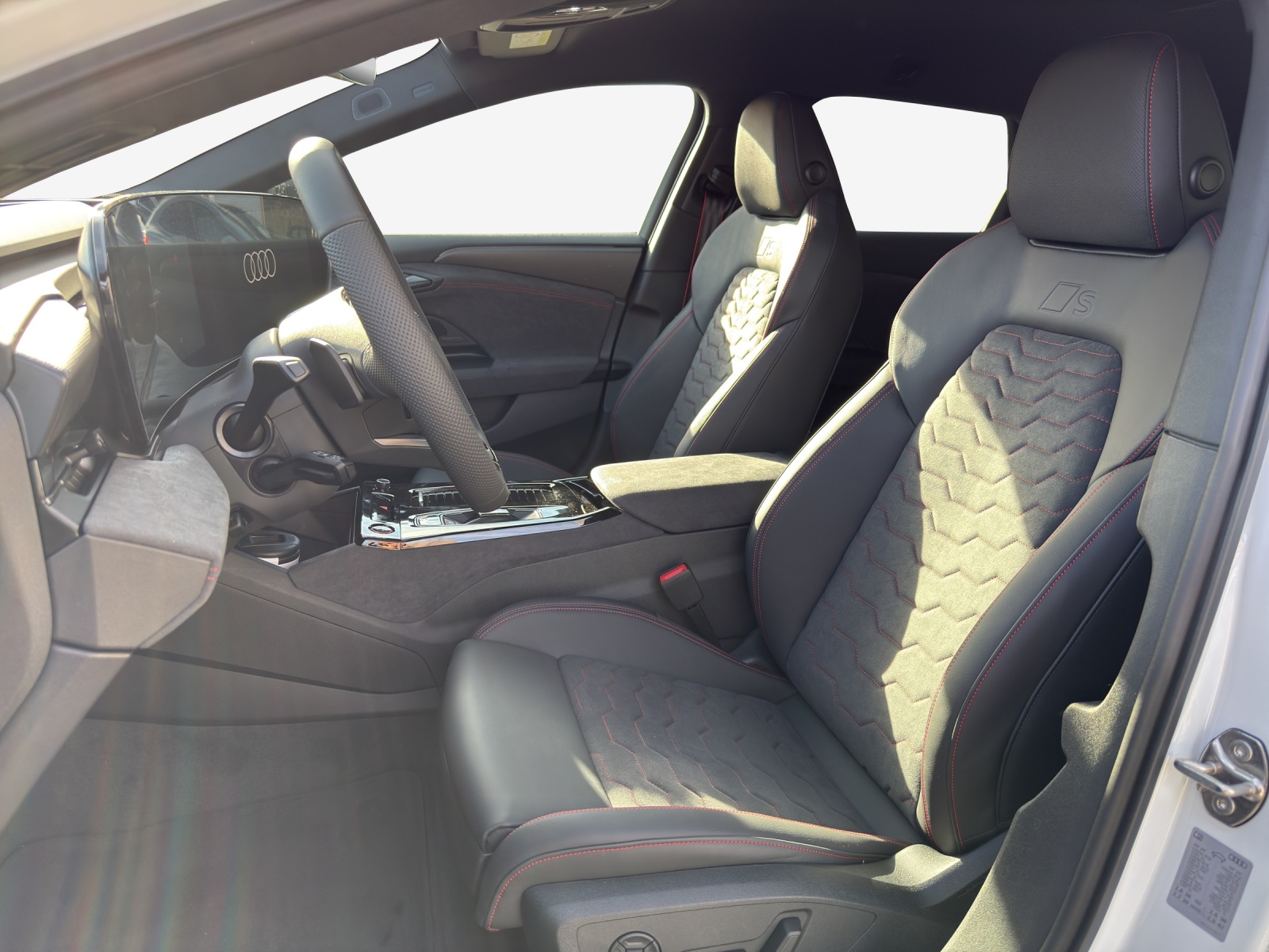 AUDI A6 Avant e-tron quattro-image-7
