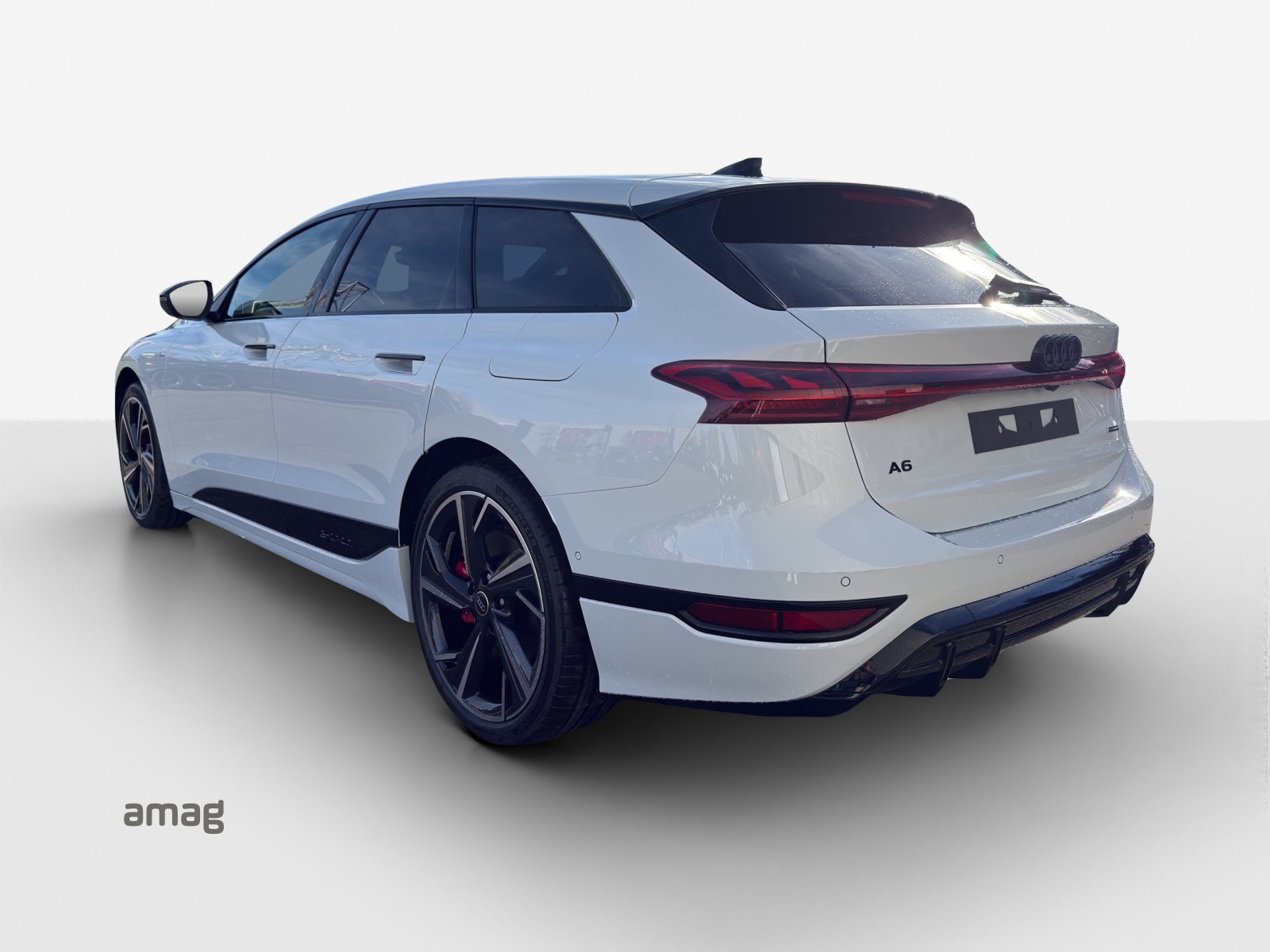 AUDI A6 Avant e-tron quattro-image-2