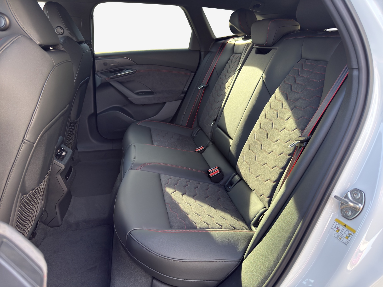 AUDI A6 Avant e-tron quattro-image-11