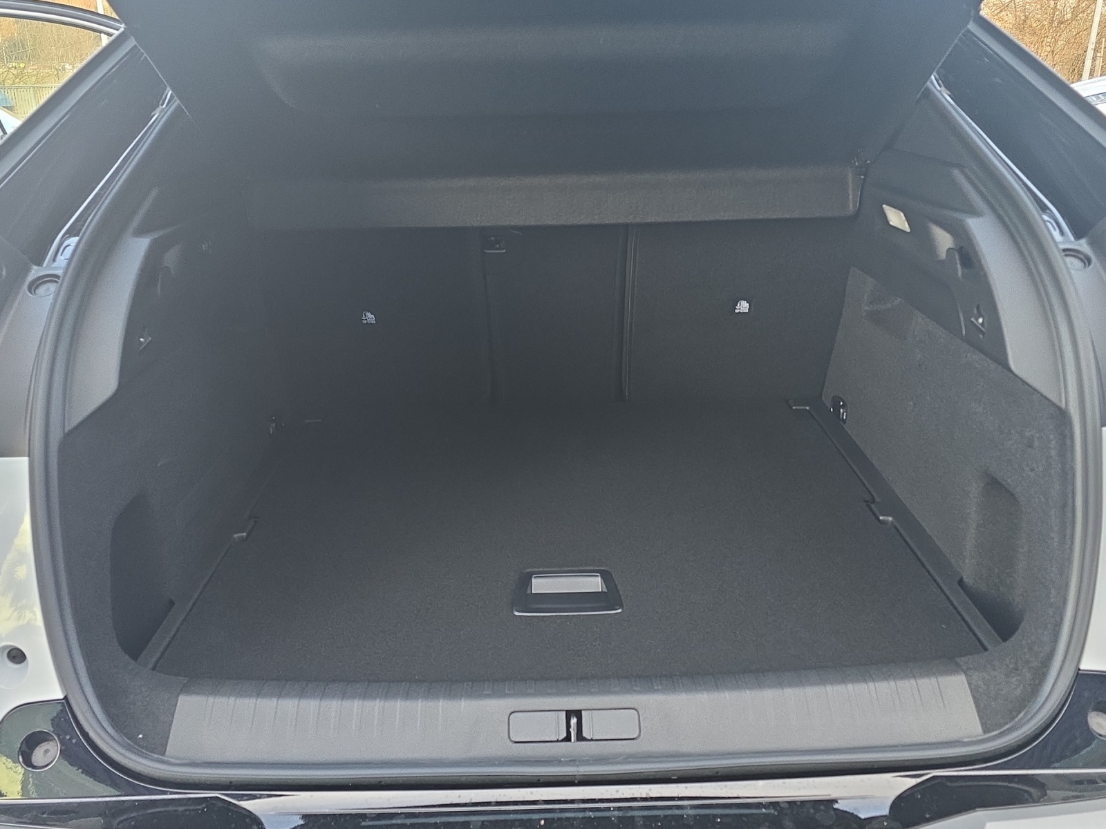 PEUGEOT 3008 e-Launch Edition AWD-image-6