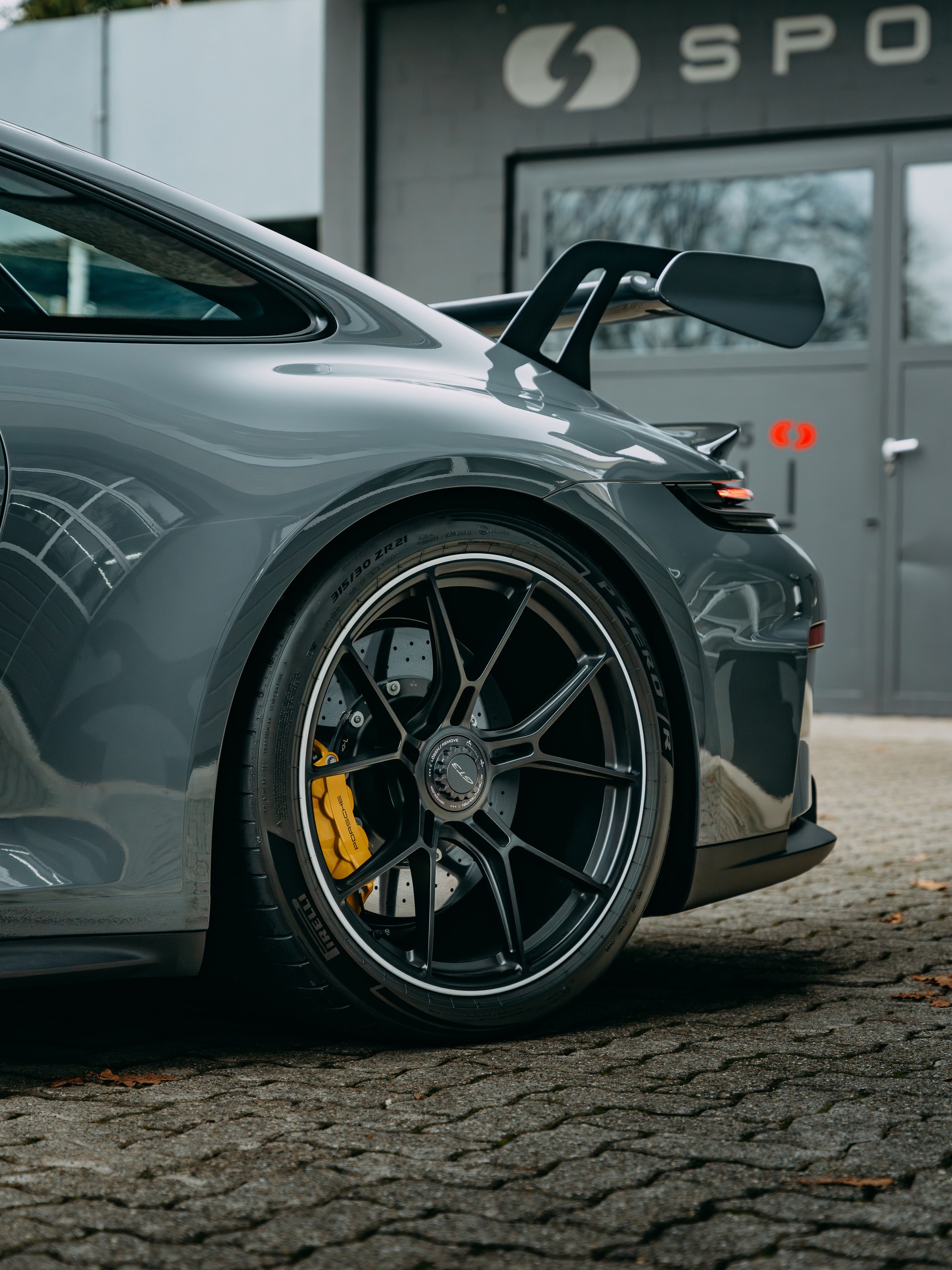 PORSCHE 911 Carrera GT3 PDK mit PCCB-image-2