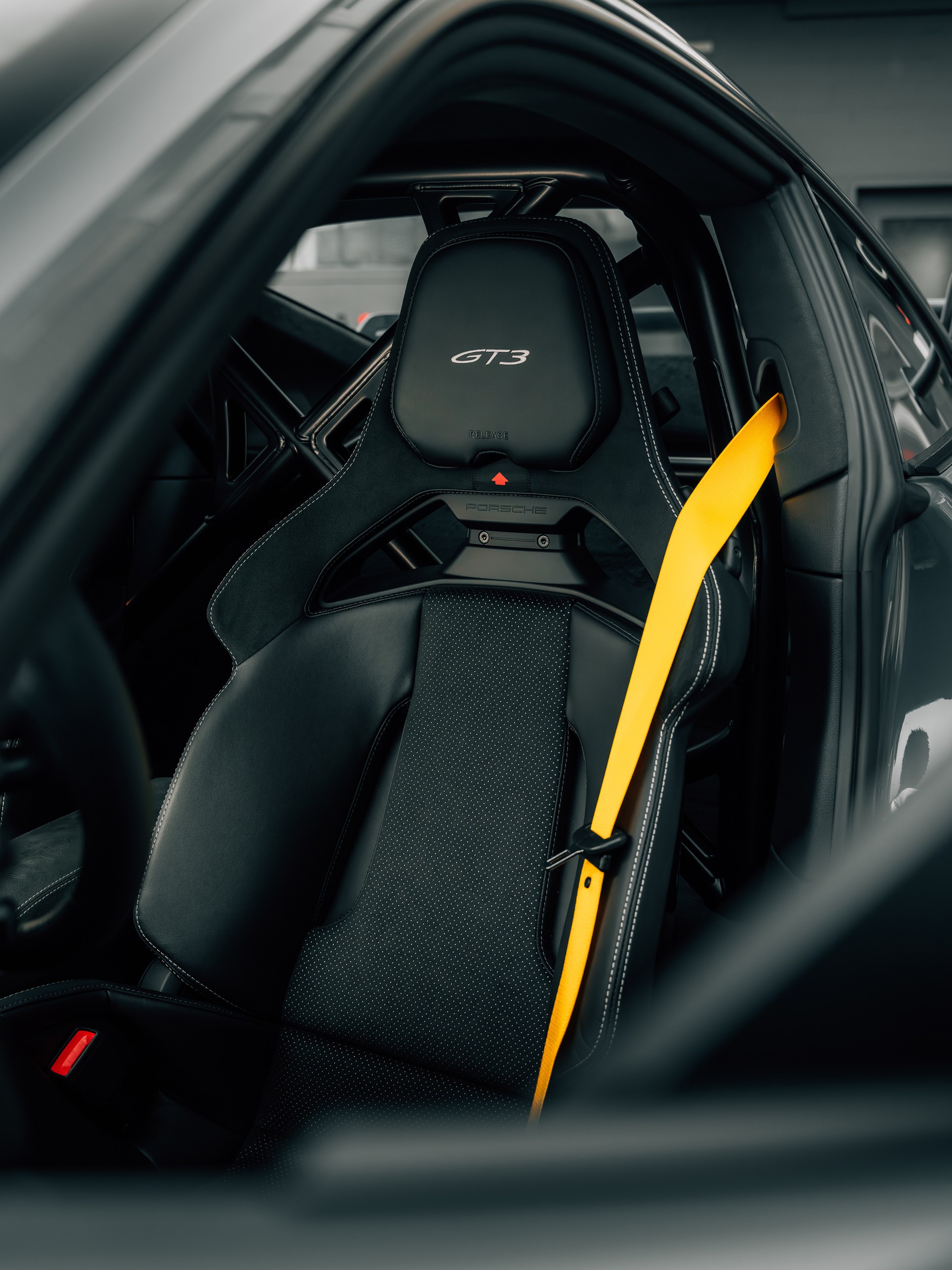 PORSCHE 911 Carrera GT3 PDK mit PCCB-image-11