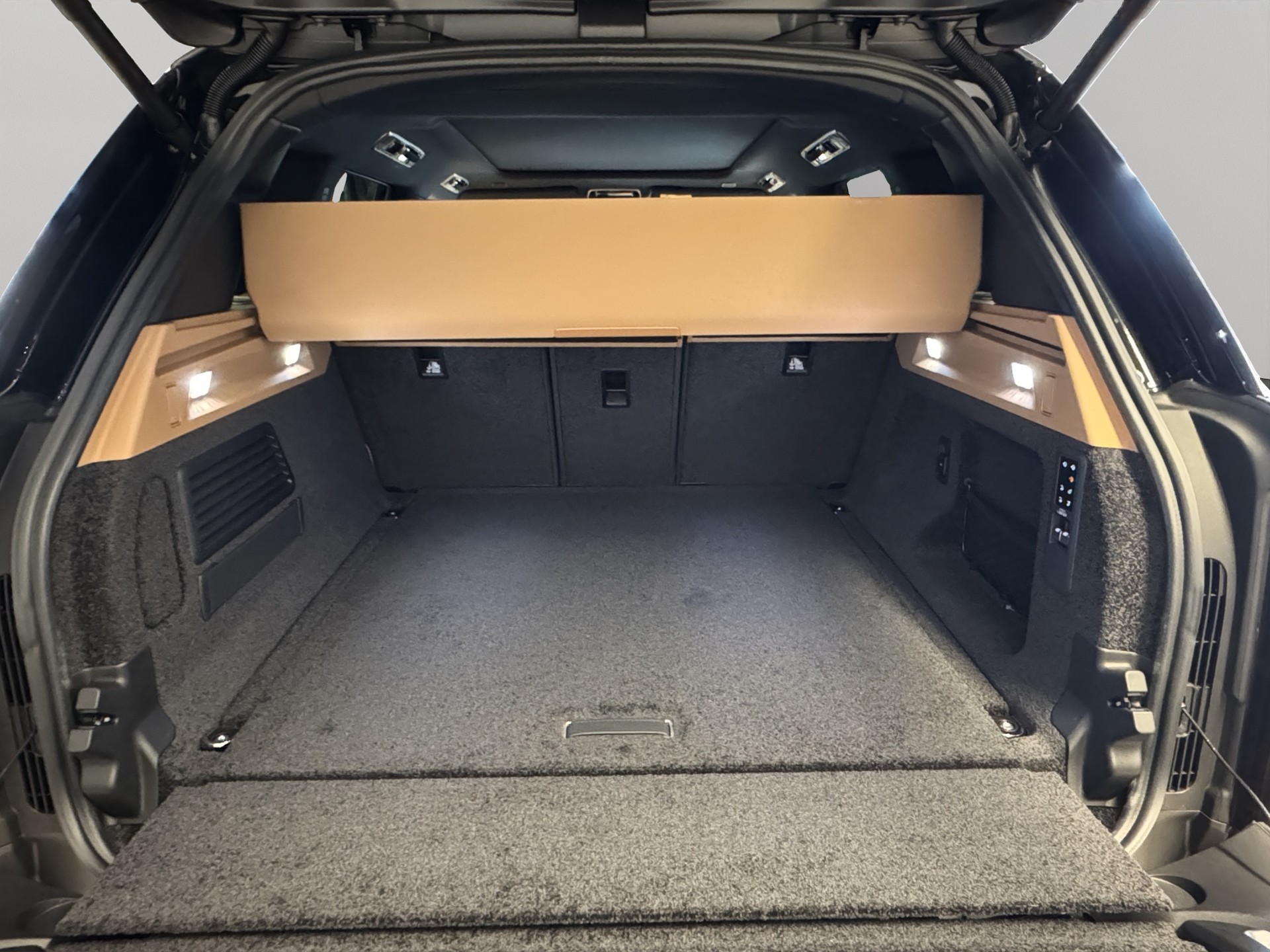 LAND ROVER Range Rover 3.0 D I6 350 HSE-image-16