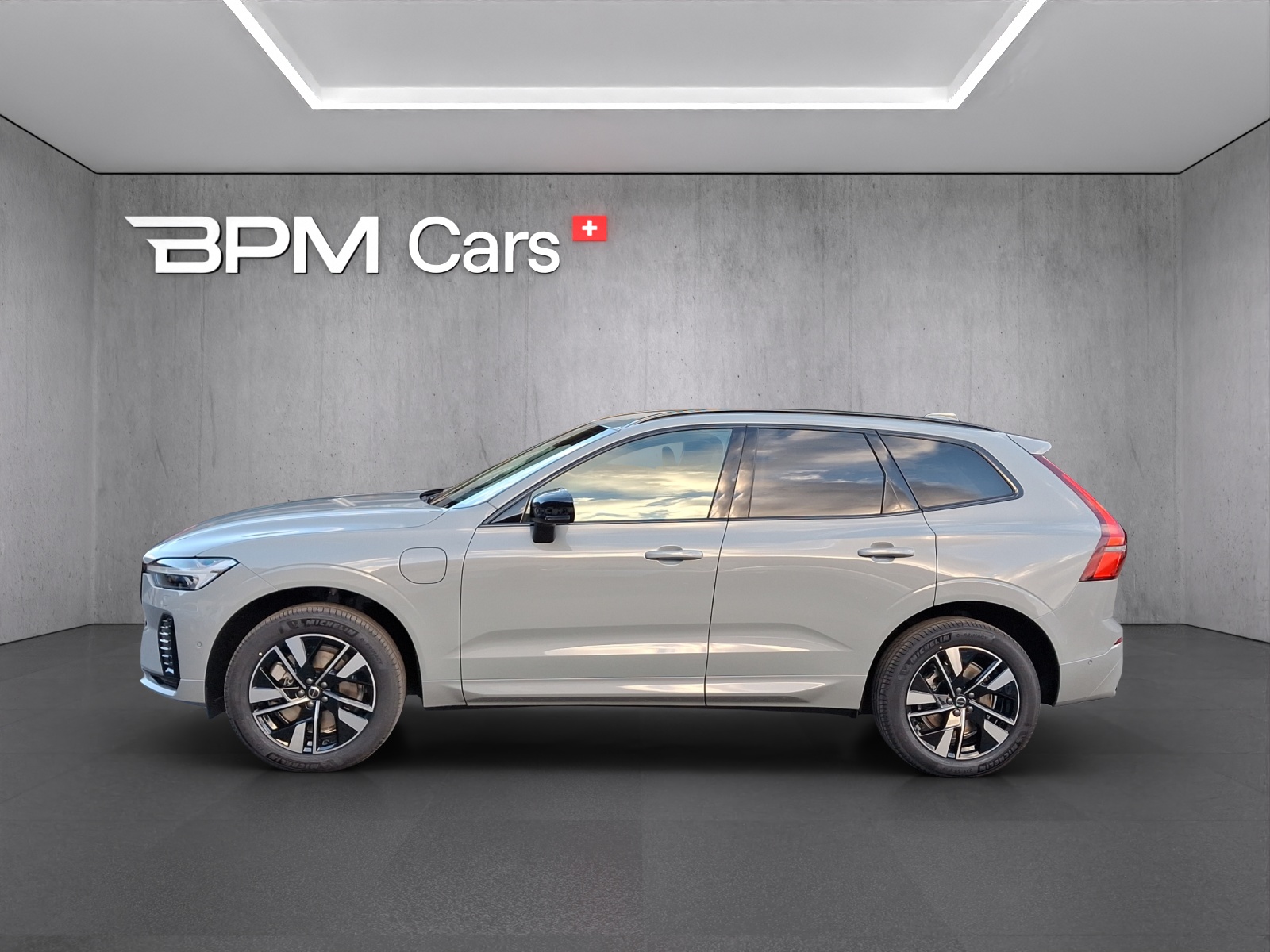 VOLVO XC60 T6 eAWD PluginHybrid Plus Dark Geartronic-image-1