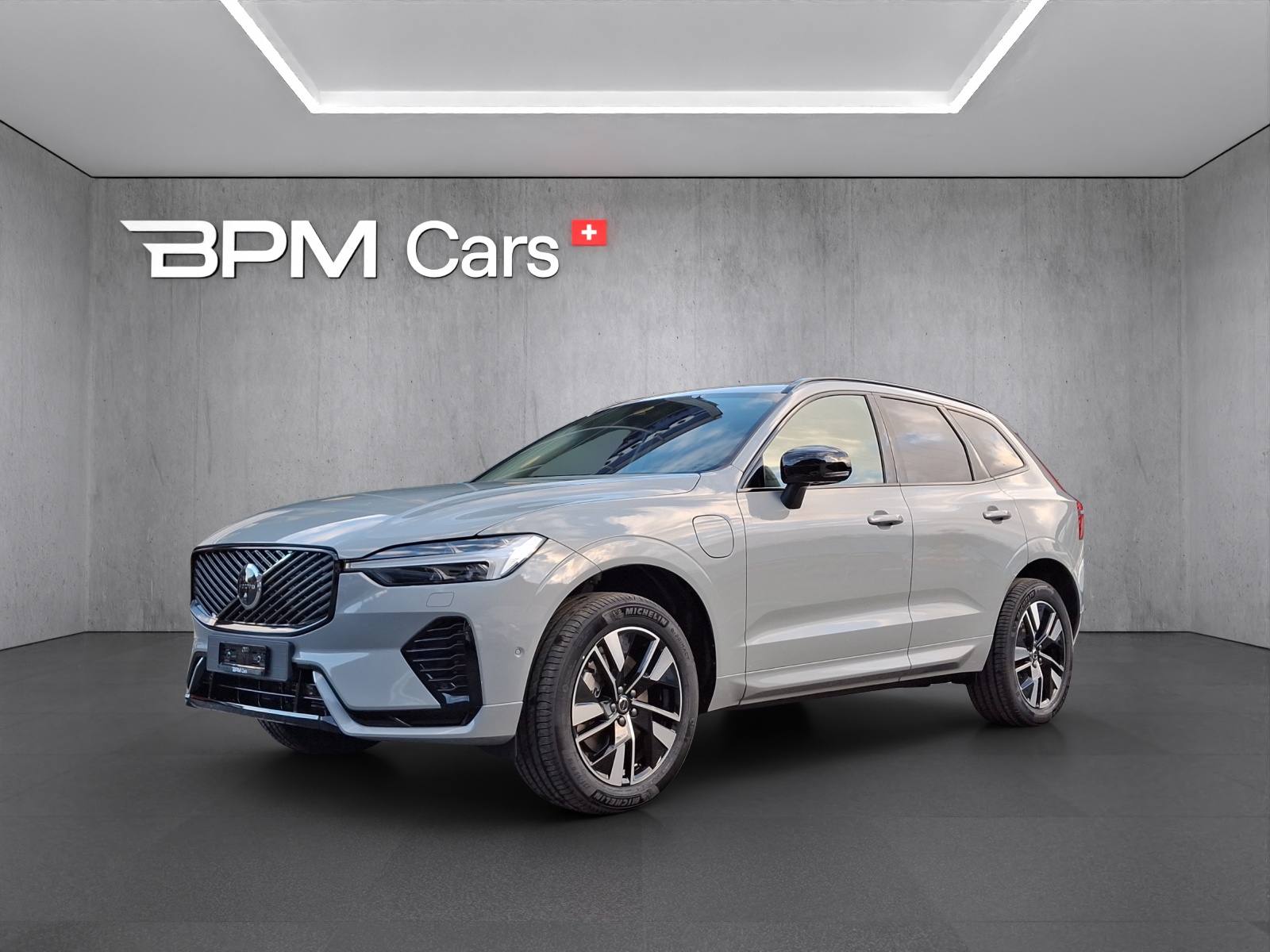 VOLVO XC60 T6 eAWD PluginHybrid Plus Dark Geartronic-image-0