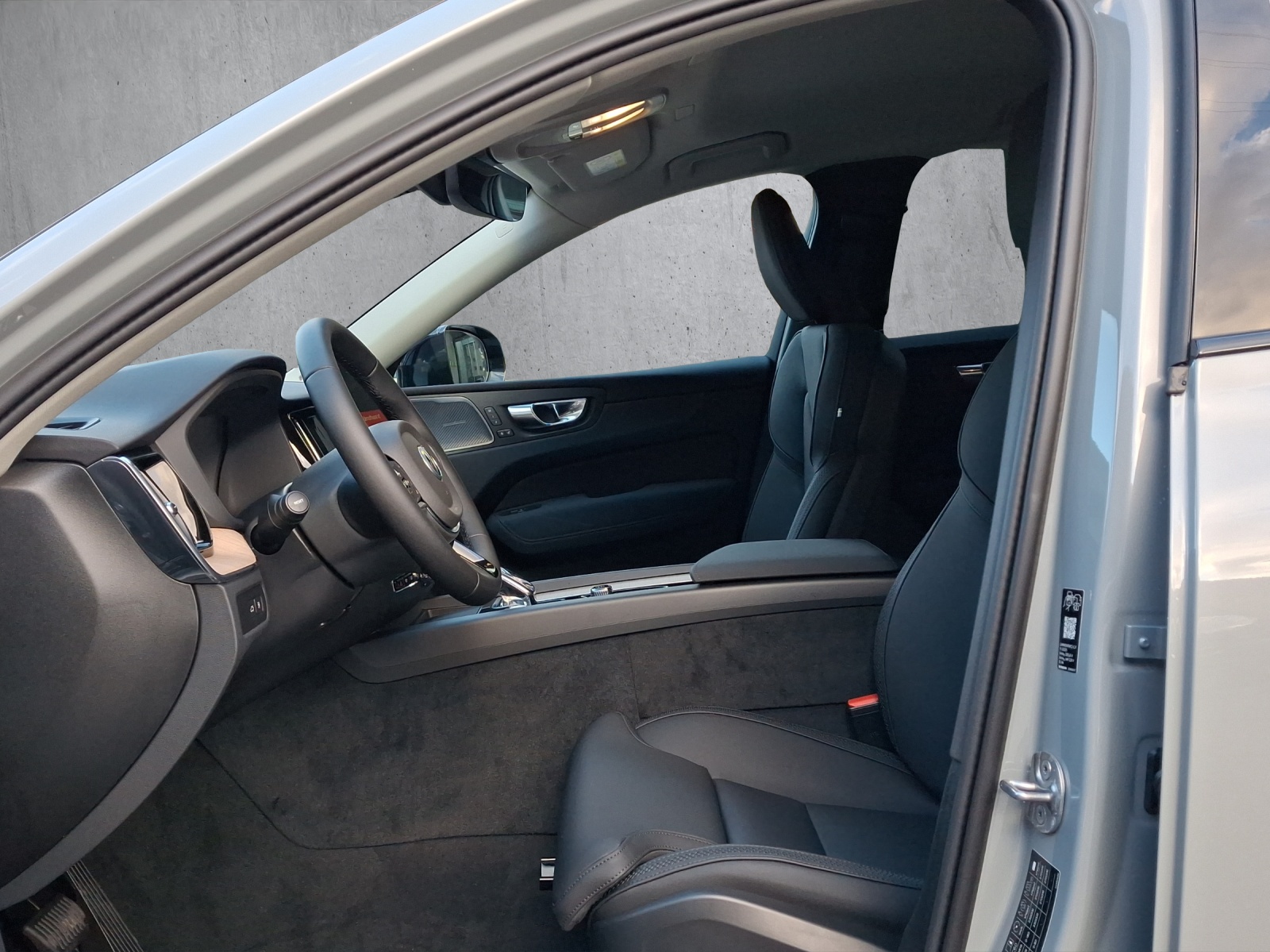 VOLVO XC60 T6 eAWD PluginHybrid Plus Dark Geartronic-image-8